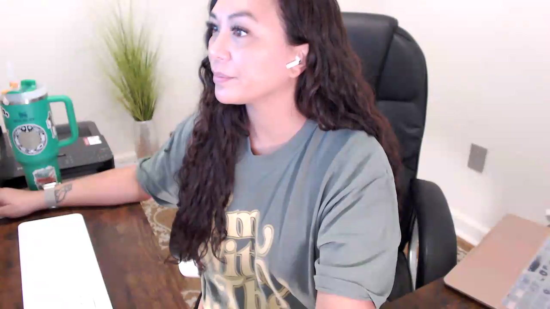 Gallery image thumbnail from MickaylaStar's myfreecams stream on, 06/08/2026, 17:14 image 7 of 20