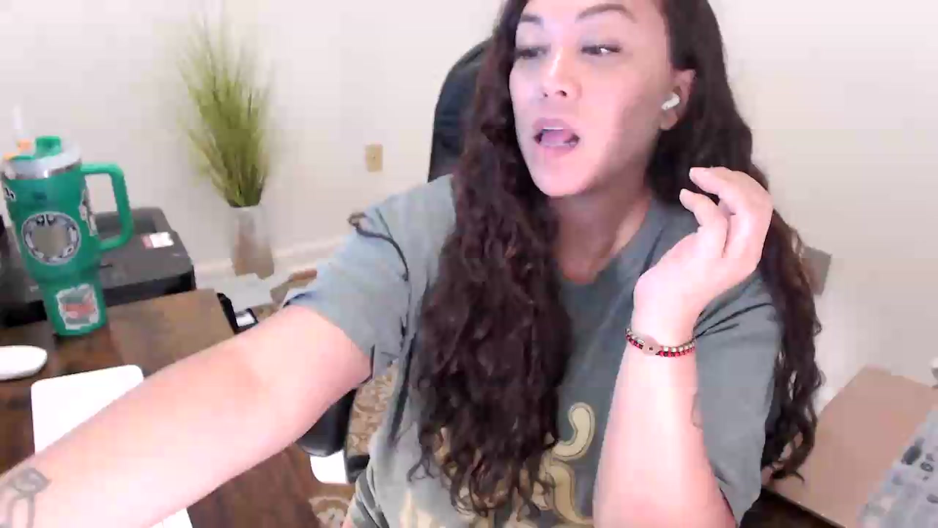 Gallery image thumbnail from MickaylaStar's myfreecams stream on, 06/08/2026, 17:14 image 1 of 20