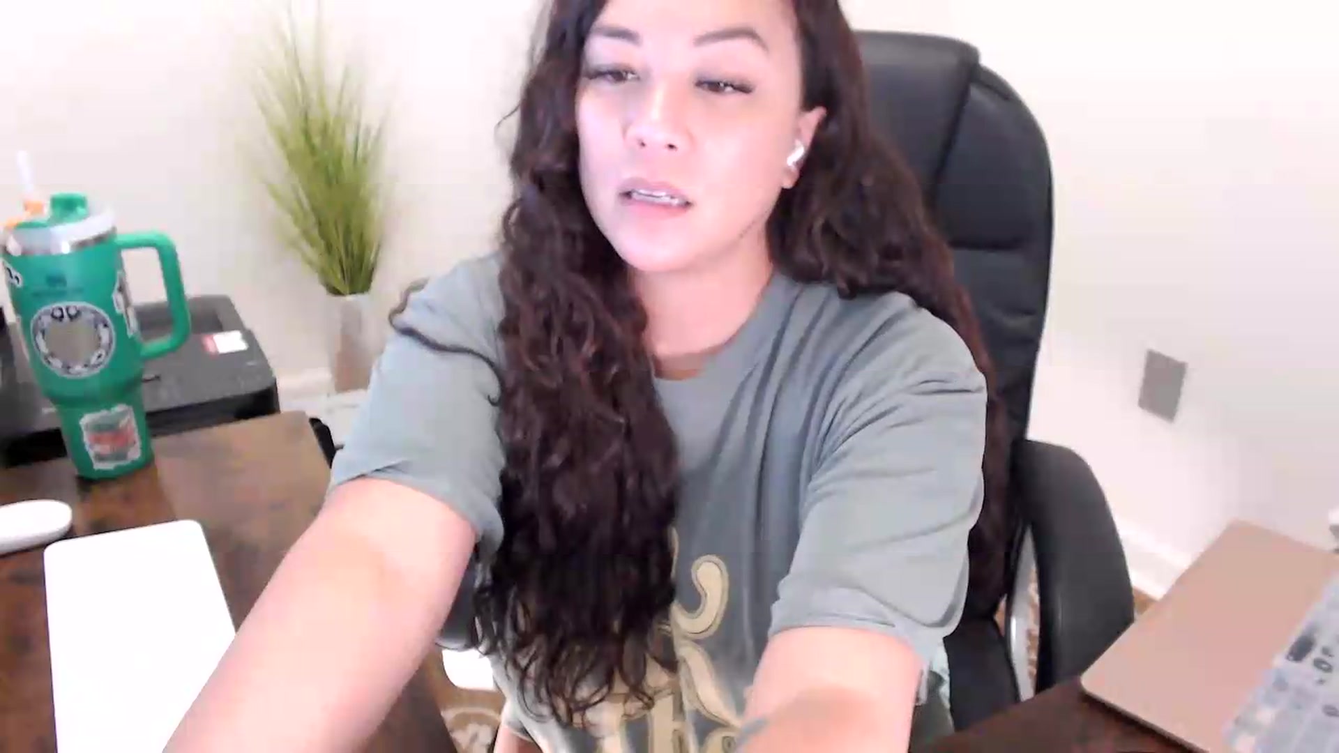 Gallery image thumbnail from MickaylaStar's myfreecams stream on, 06/08/2026, 17:14 image 2 of 20