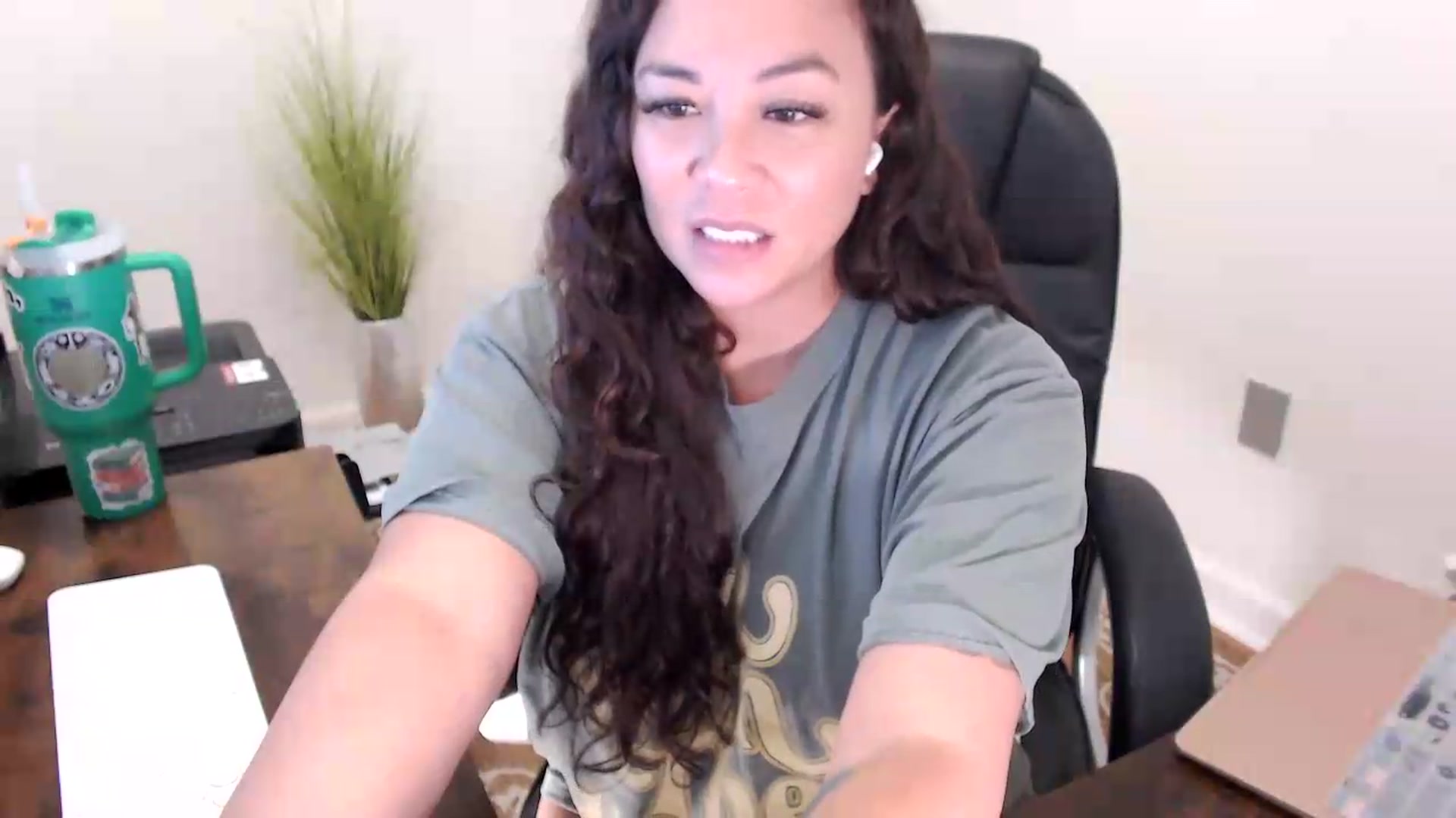Gallery image thumbnail from MickaylaStar's myfreecams stream on, 06/08/2026, 17:14 image 19 of 20
