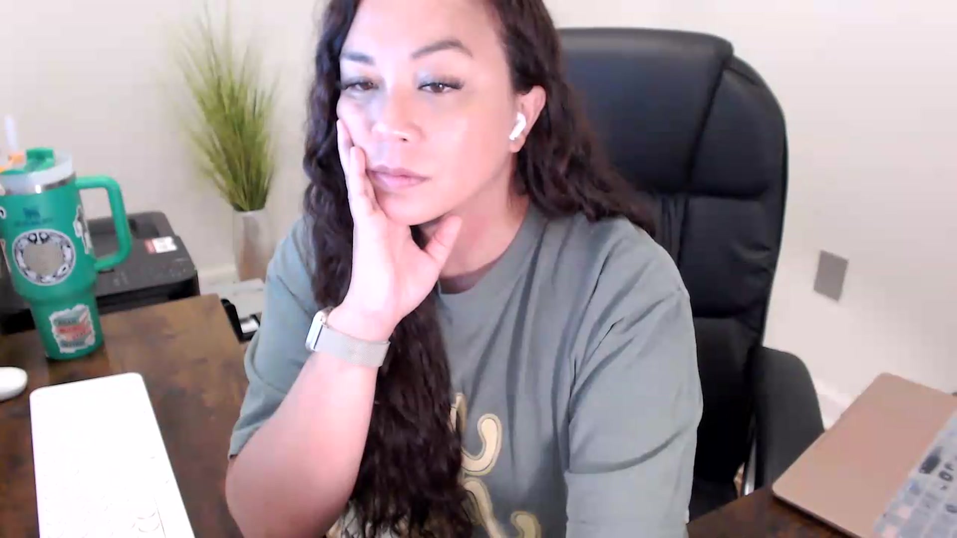 Gallery image thumbnail from MickaylaStar's myfreecams stream on, 06/08/2026, 17:57 image 16 of 20