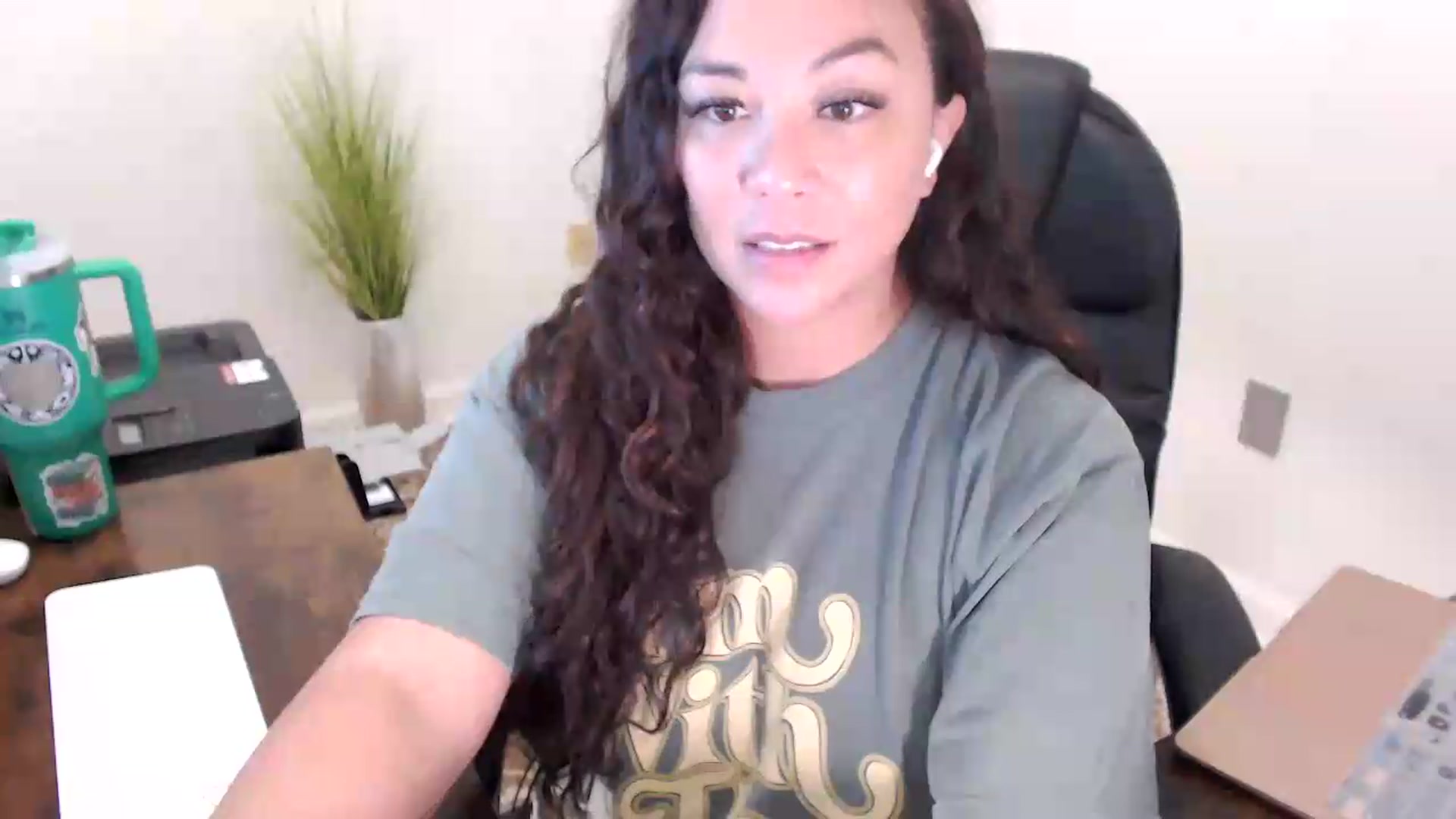 Gallery image thumbnail from MickaylaStar's myfreecams stream on, 06/08/2026, 17:57 image 2 of 20
