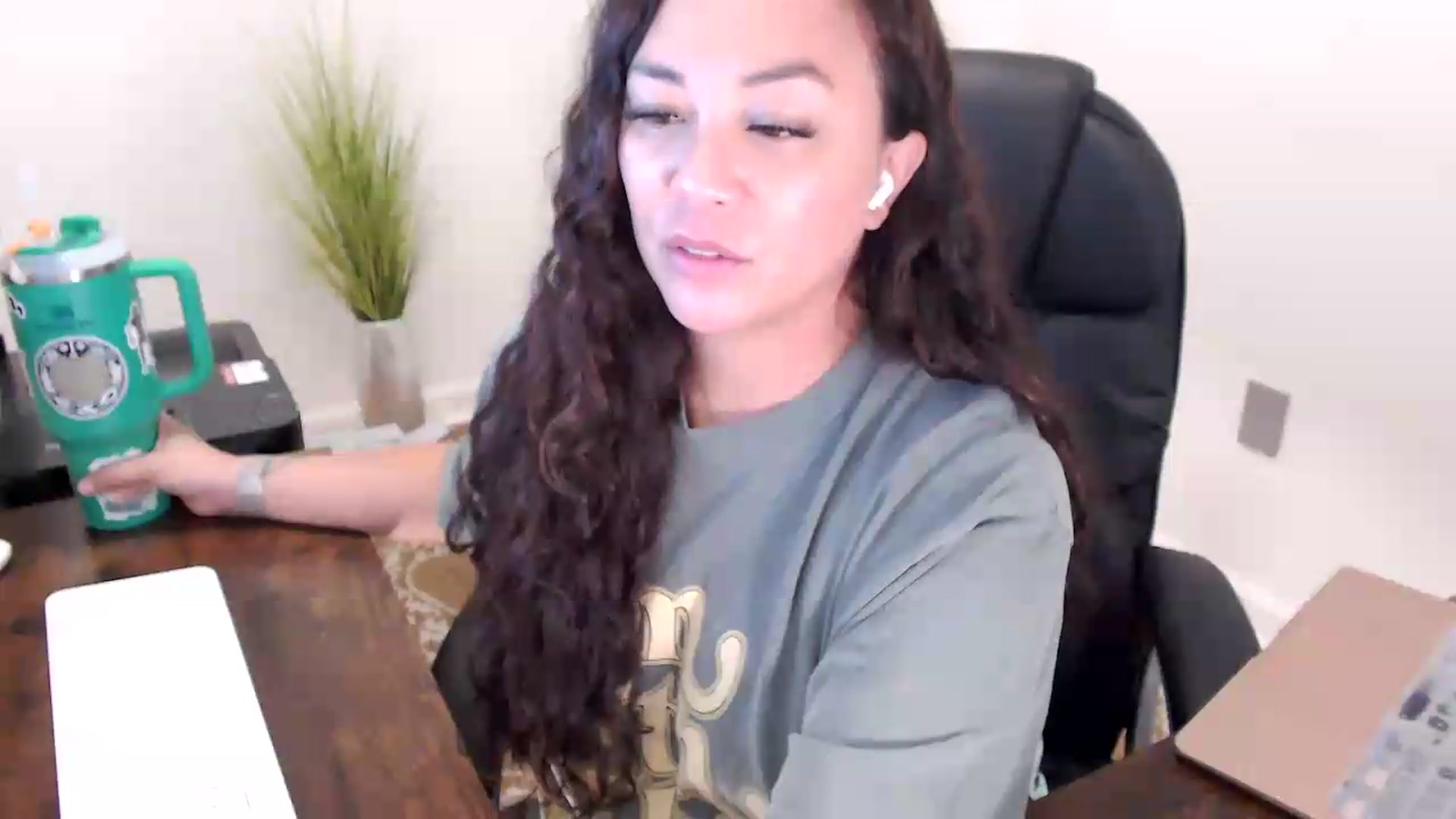 Gallery image thumbnail from MickaylaStar's myfreecams stream on, 06/08/2026, 17:57 image 8 of 20