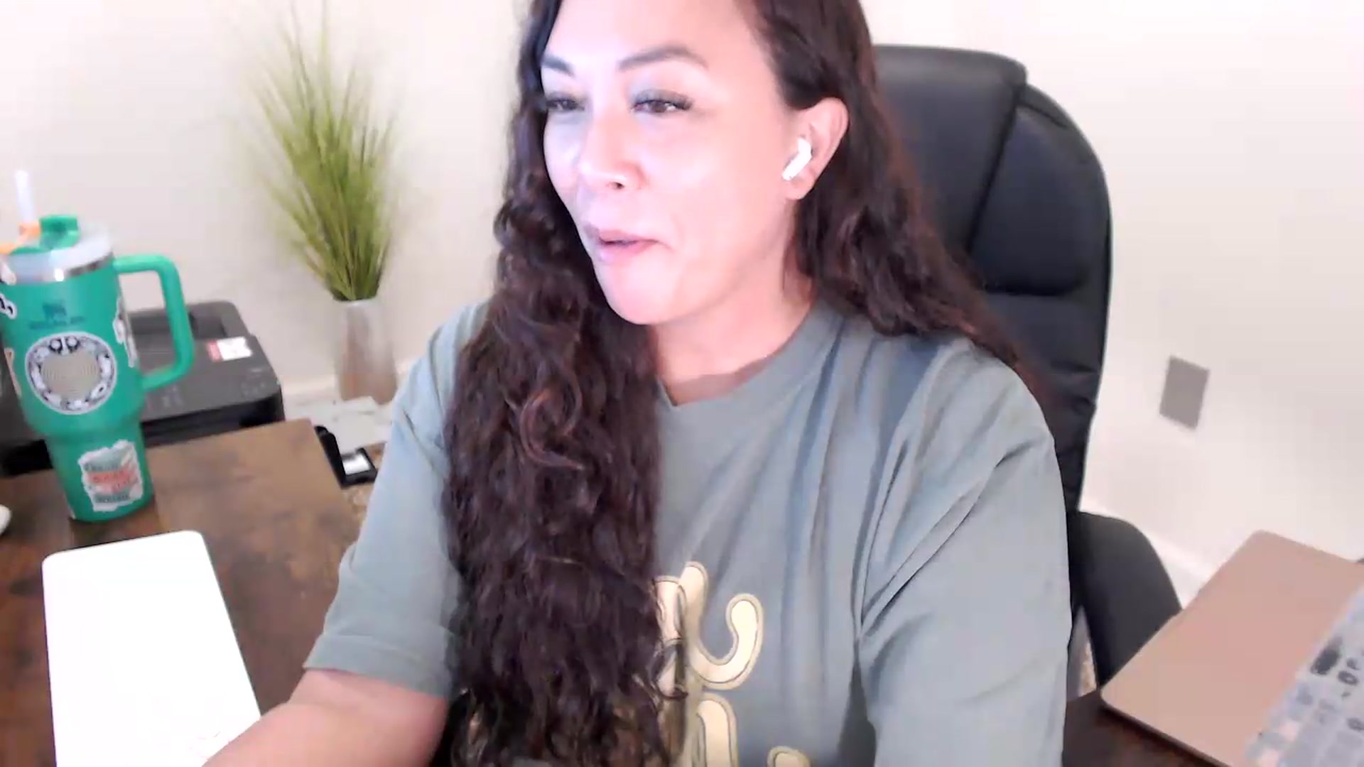 Gallery image thumbnail from MickaylaStar's myfreecams stream on, 06/08/2026, 17:57 image 10 of 20