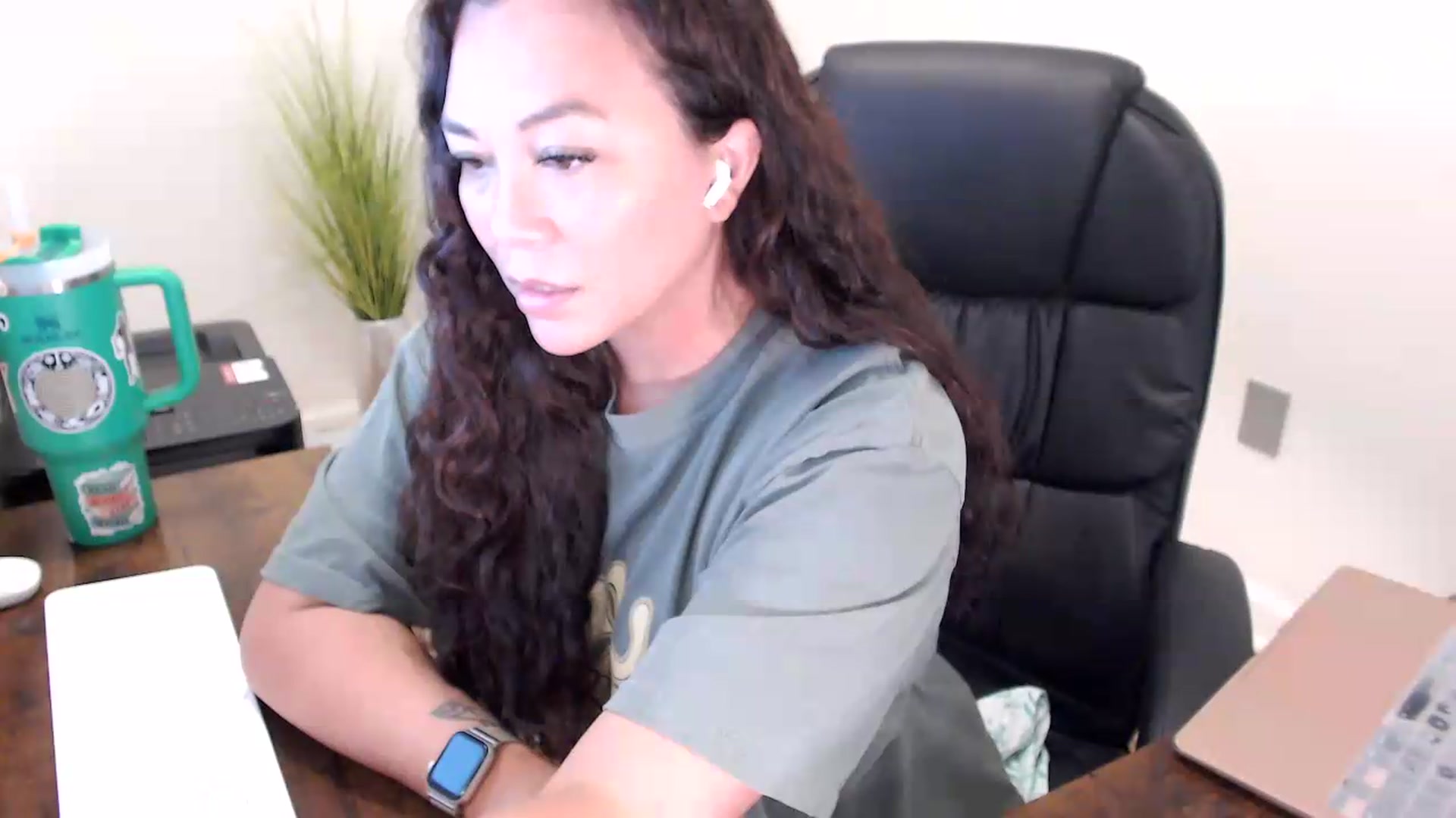 Gallery image thumbnail from MickaylaStar's myfreecams stream on, 06/08/2026, 17:57 image 17 of 20
