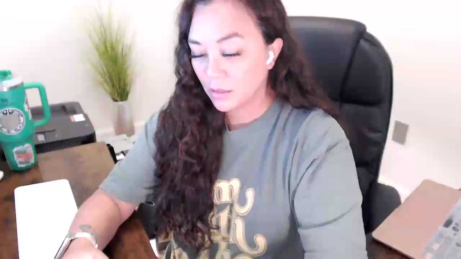 Gallery image thumbnail from MickaylaStar's myfreecams stream on, 06/08/2026, 17:57 image 6 of 20