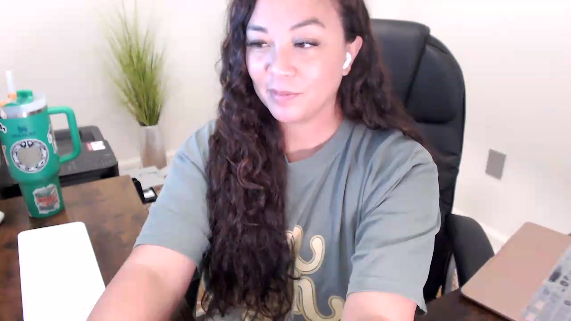 Gallery image thumbnail from MickaylaStar's myfreecams stream on, 06/08/2026, 17:57 image 11 of 20