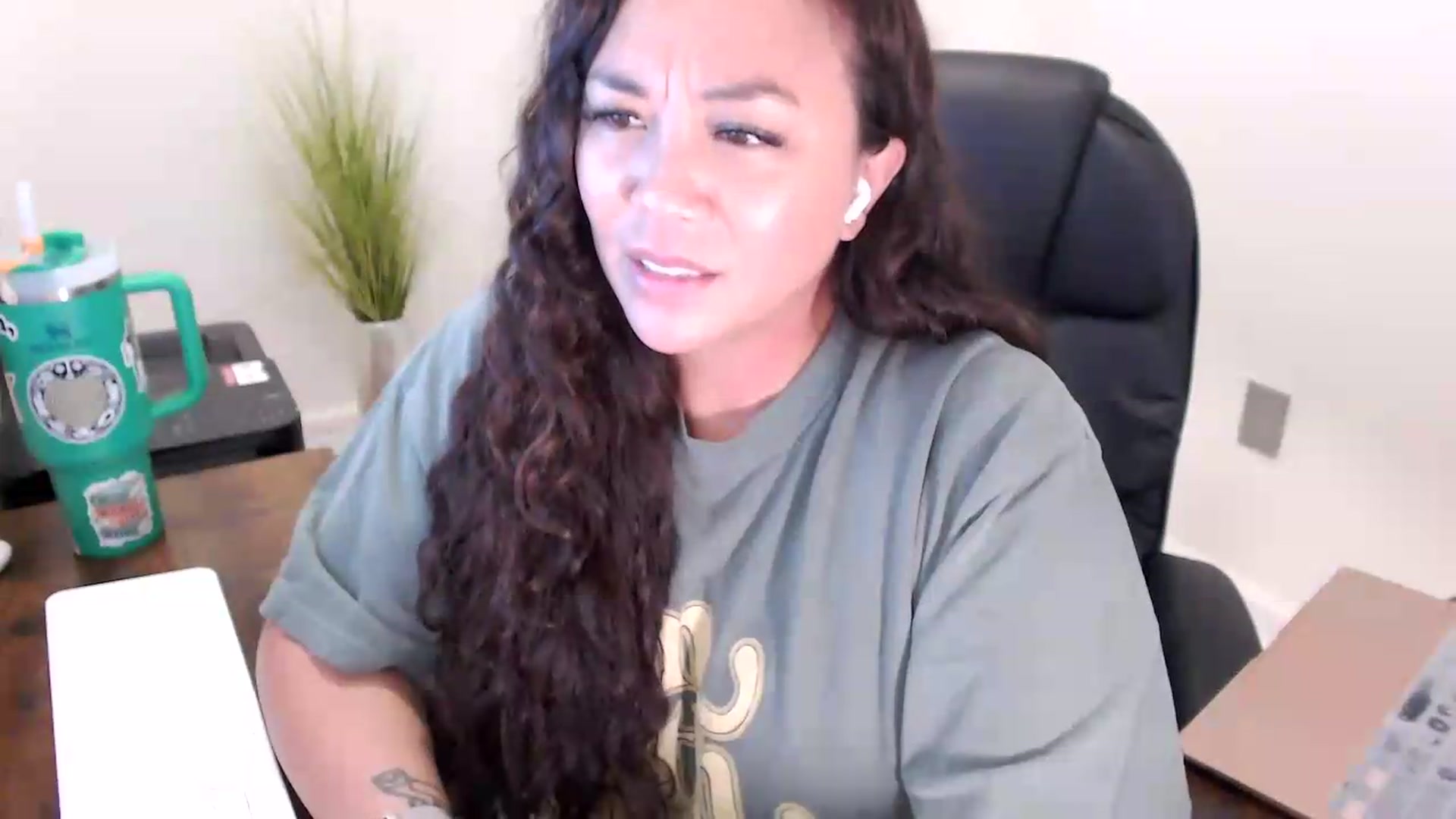 Gallery image thumbnail from MickaylaStar's myfreecams stream on, 06/08/2026, 17:57 image 13 of 20
