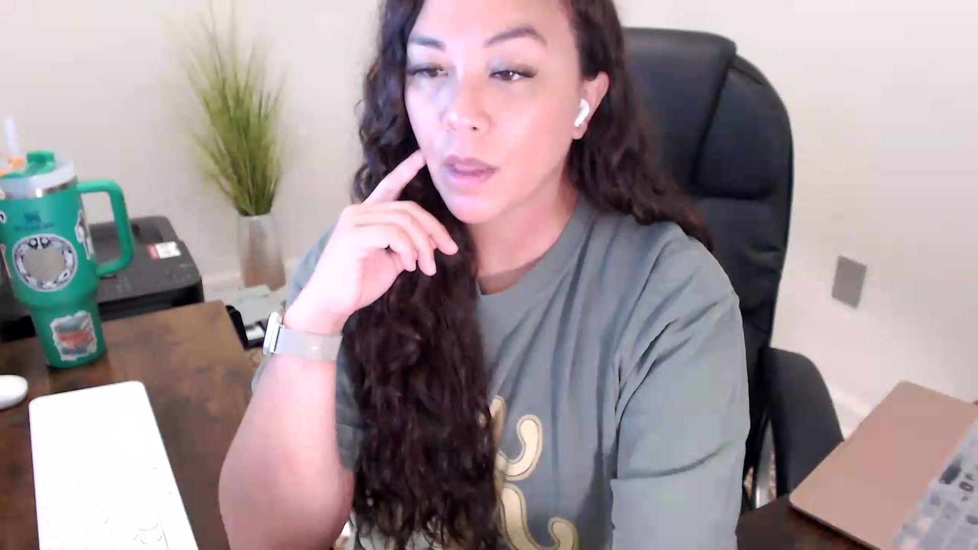 Gallery image thumbnail from MickaylaStar's myfreecams stream on, 06/08/2026, 17:57 image 18 of 20
