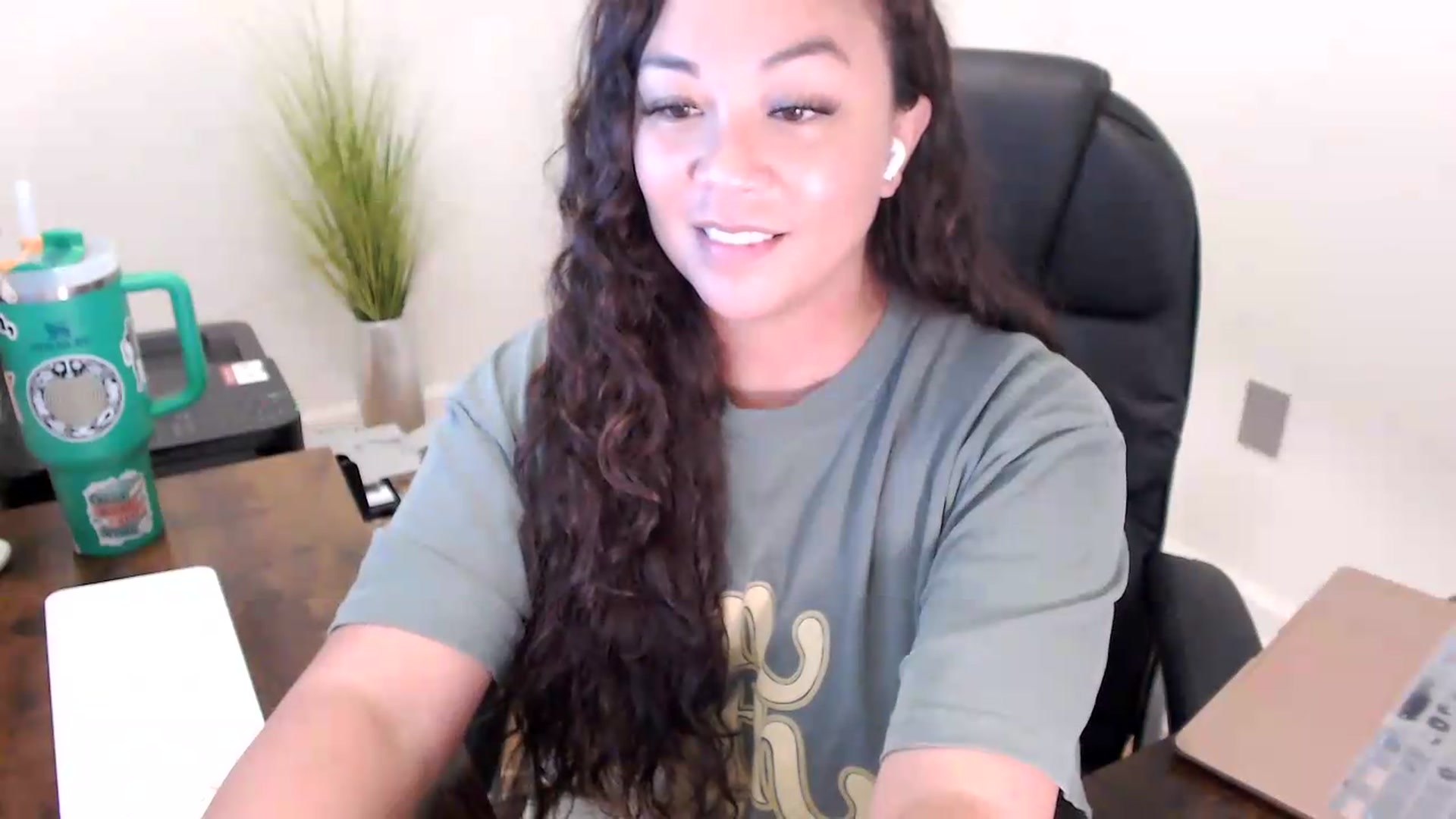 Gallery image thumbnail from MickaylaStar's myfreecams stream on, 06/08/2026, 17:57 image 12 of 20
