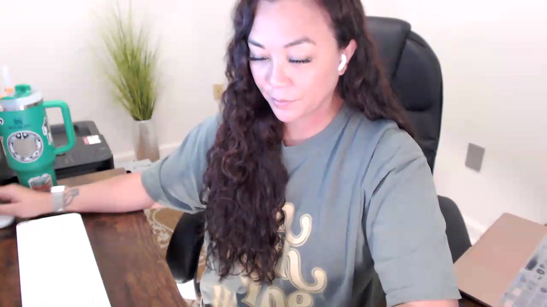 Gallery image thumbnail from MickaylaStar's myfreecams stream on, 06/08/2026, 17:57 image 19 of 20