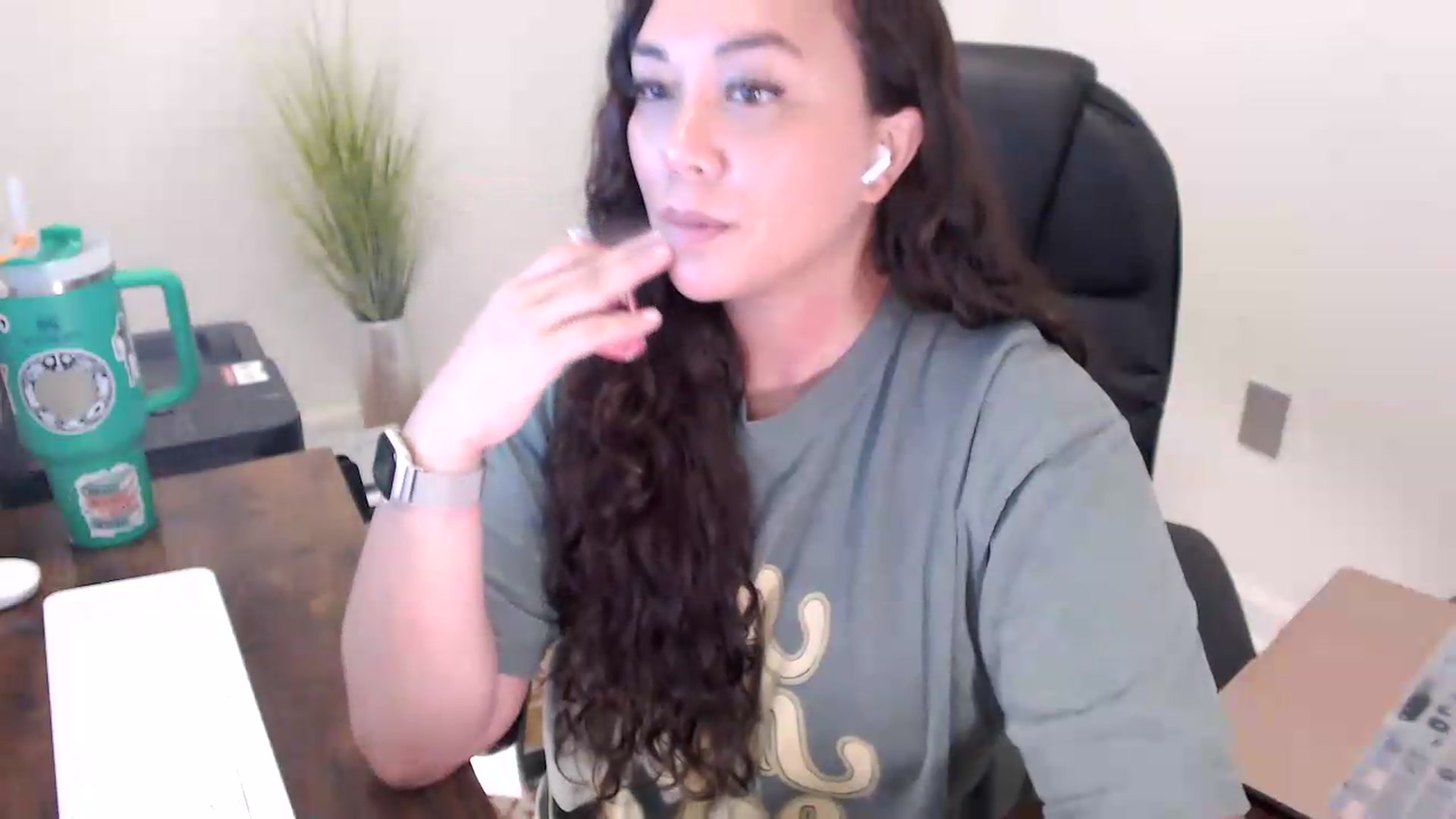 Gallery image thumbnail from MickaylaStar's myfreecams stream on, 06/08/2026, 17:57 image 20 of 20