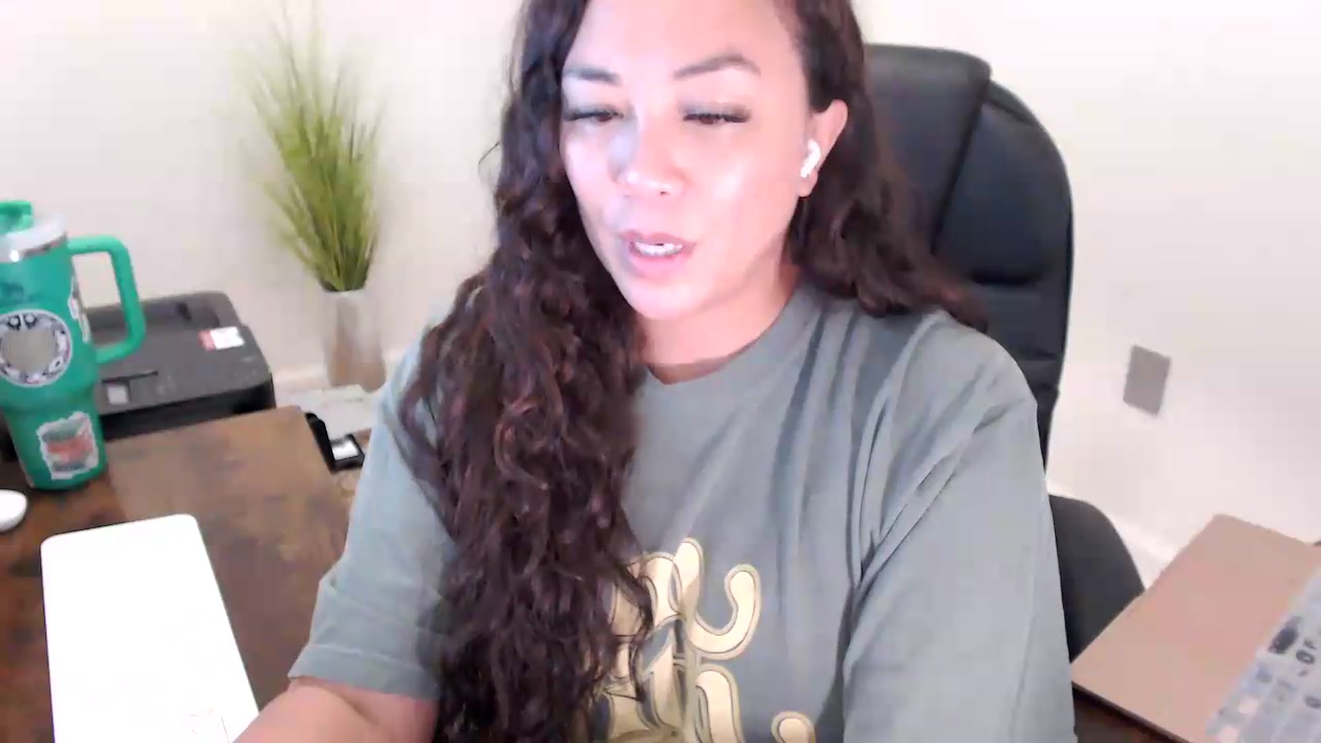 Gallery image thumbnail from MickaylaStar's myfreecams stream on, 06/08/2026, 17:57 image 3 of 20