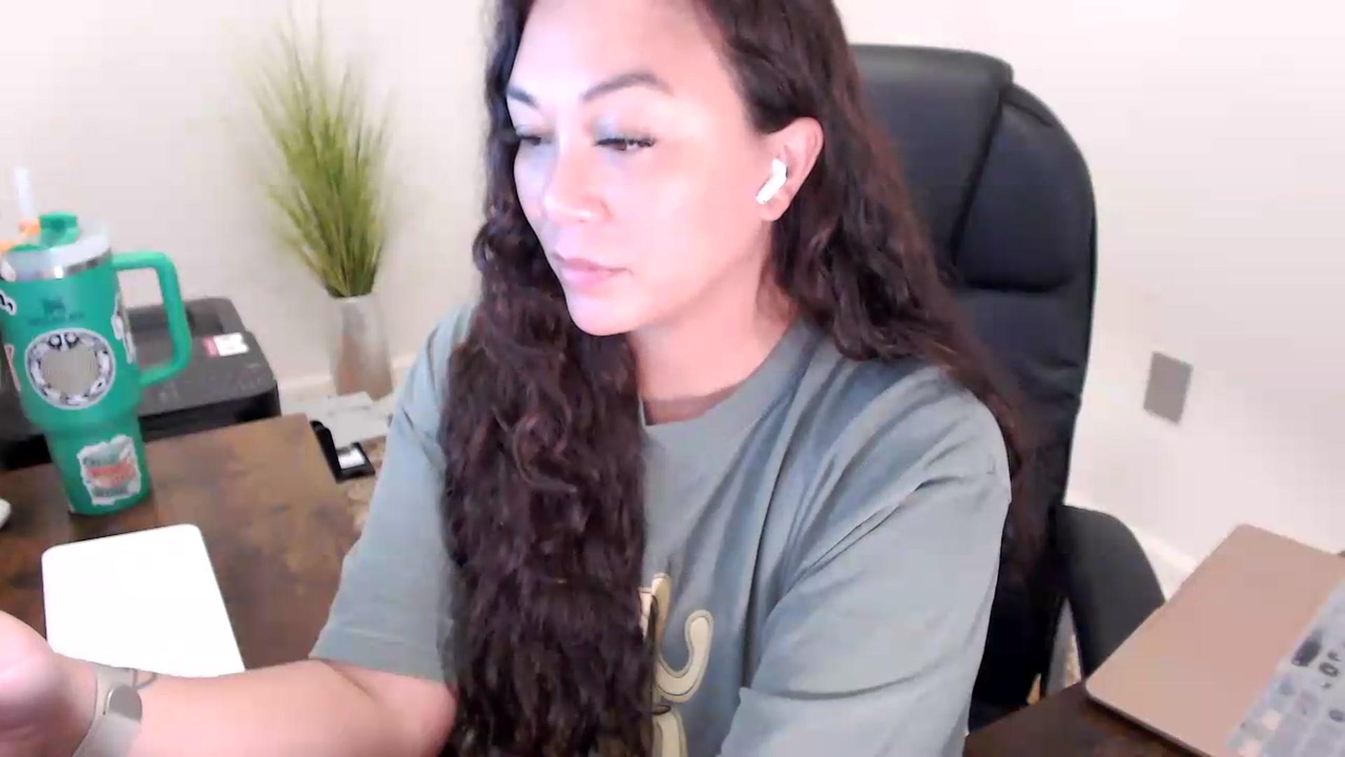 Gallery image thumbnail from MickaylaStar's myfreecams stream on, 06/08/2026, 17:57 image 9 of 20