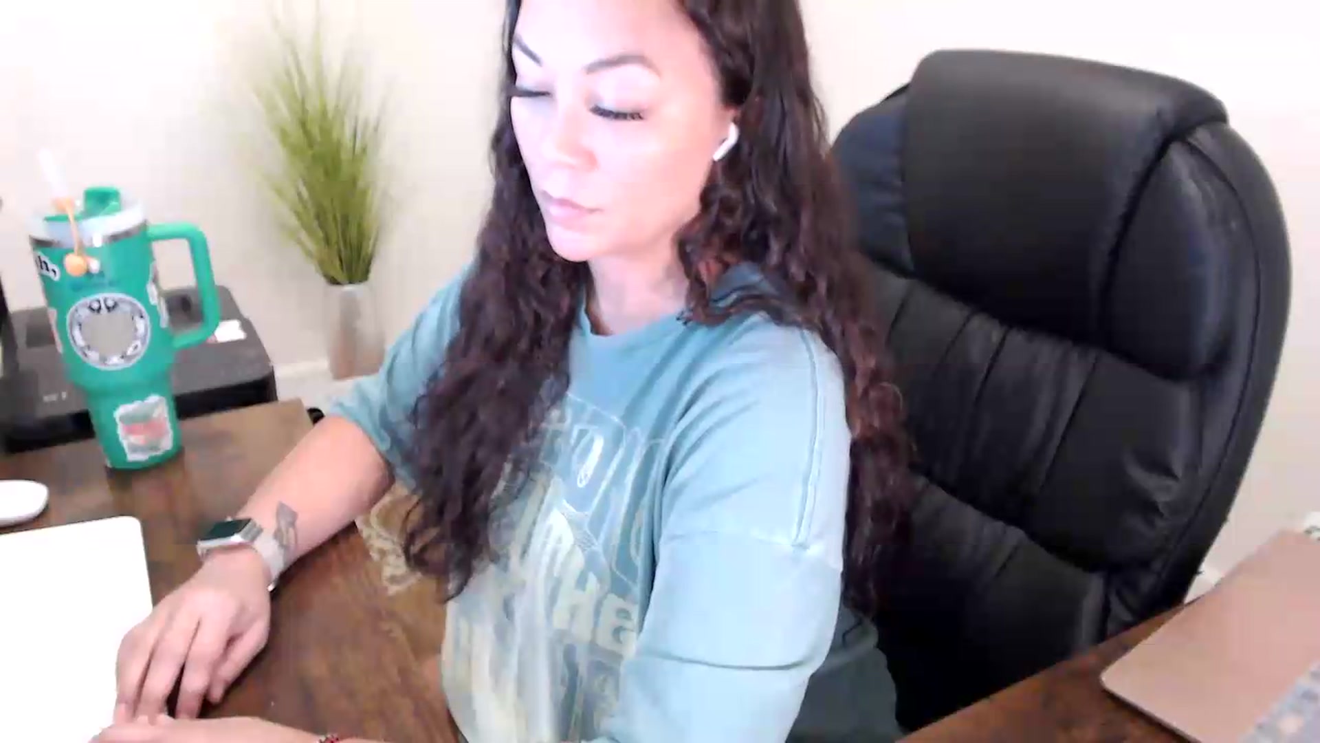 Gallery image thumbnail from MickaylaStar's myfreecams stream on, 06/10/2026, 14:21 image 17 of 20