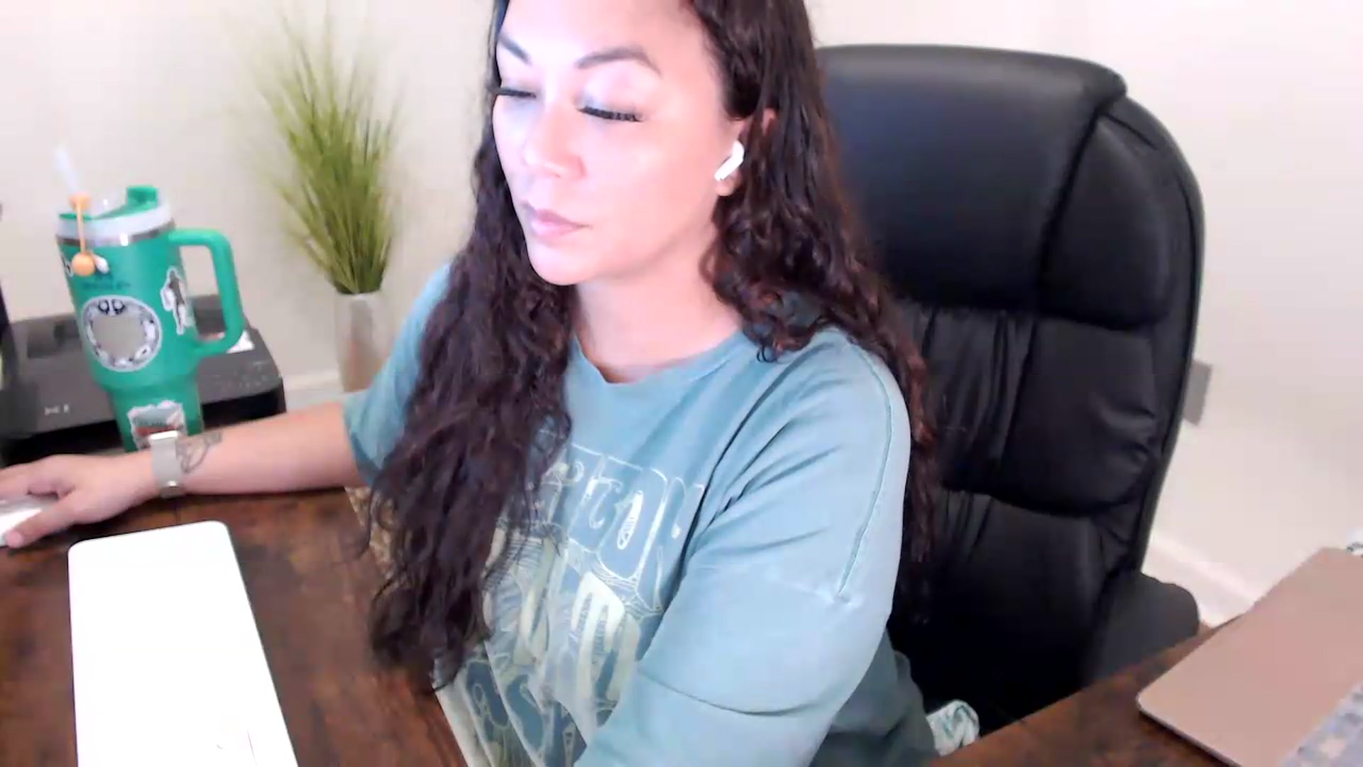 Gallery image thumbnail from MickaylaStar's myfreecams stream on, 06/10/2026, 14:21 image 3 of 20