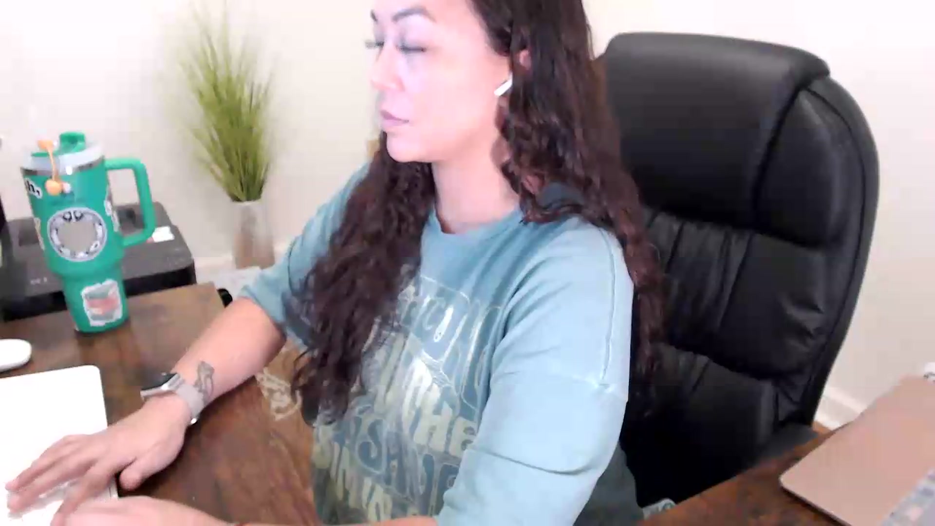 Gallery image thumbnail from MickaylaStar's myfreecams stream on, 06/10/2026, 14:21 image 11 of 20