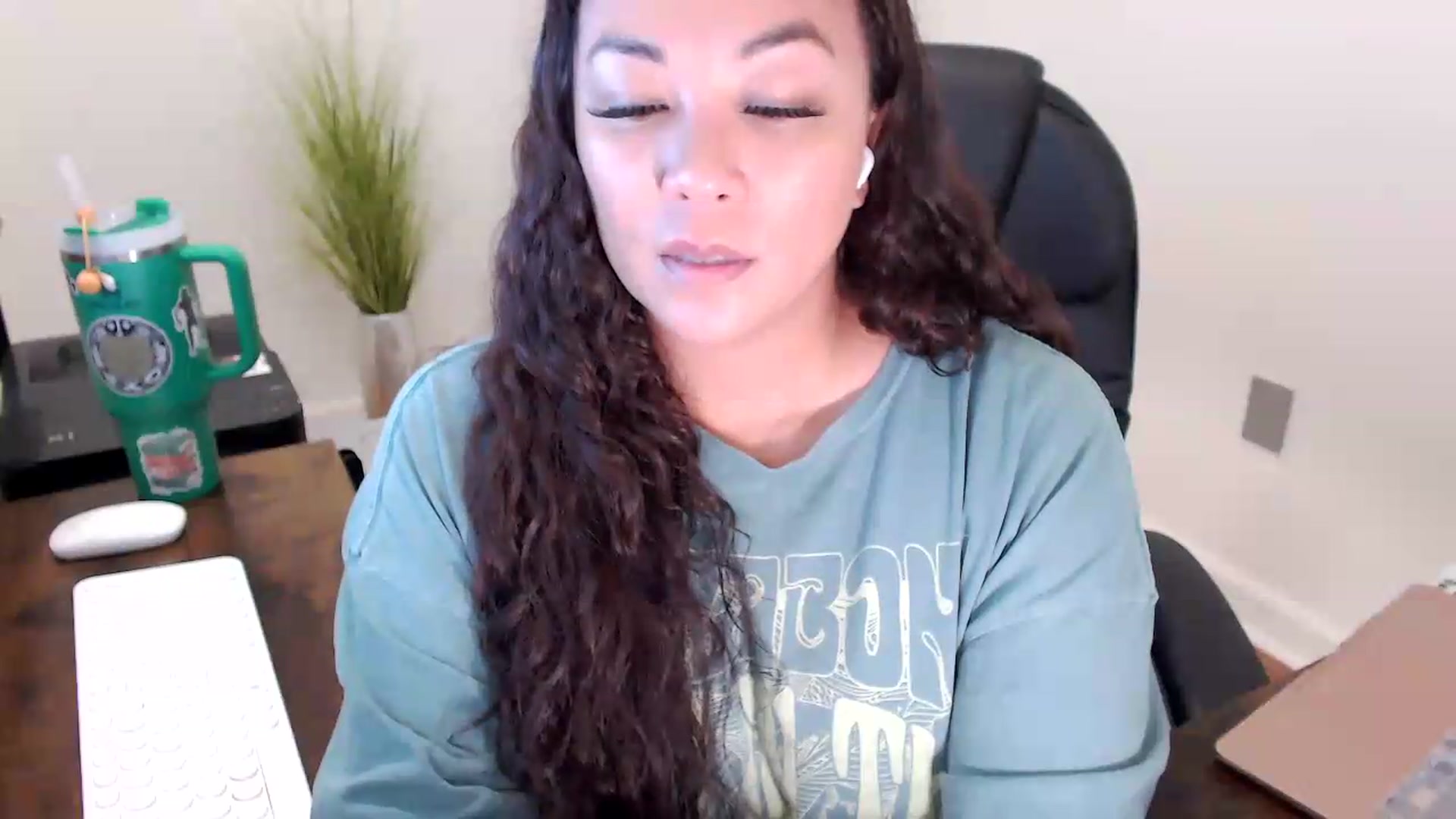 Gallery image thumbnail from MickaylaStar's myfreecams stream on, 06/10/2026, 14:21 image 2 of 20