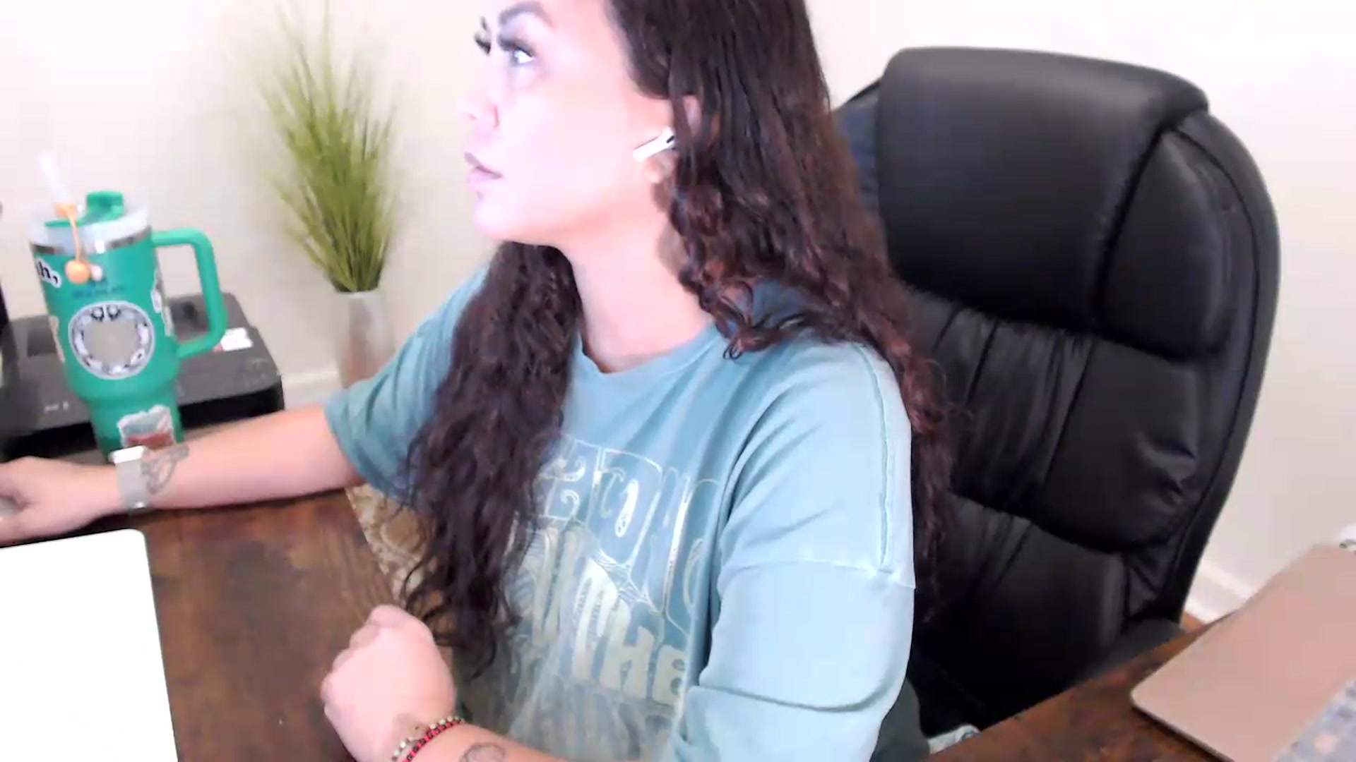 Gallery image thumbnail from MickaylaStar's myfreecams stream on, 06/10/2026, 14:21 image 12 of 20
