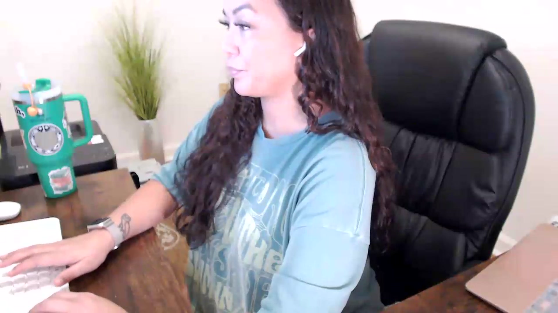 Gallery image thumbnail from MickaylaStar's myfreecams stream on, 06/10/2026, 14:21 image 14 of 20