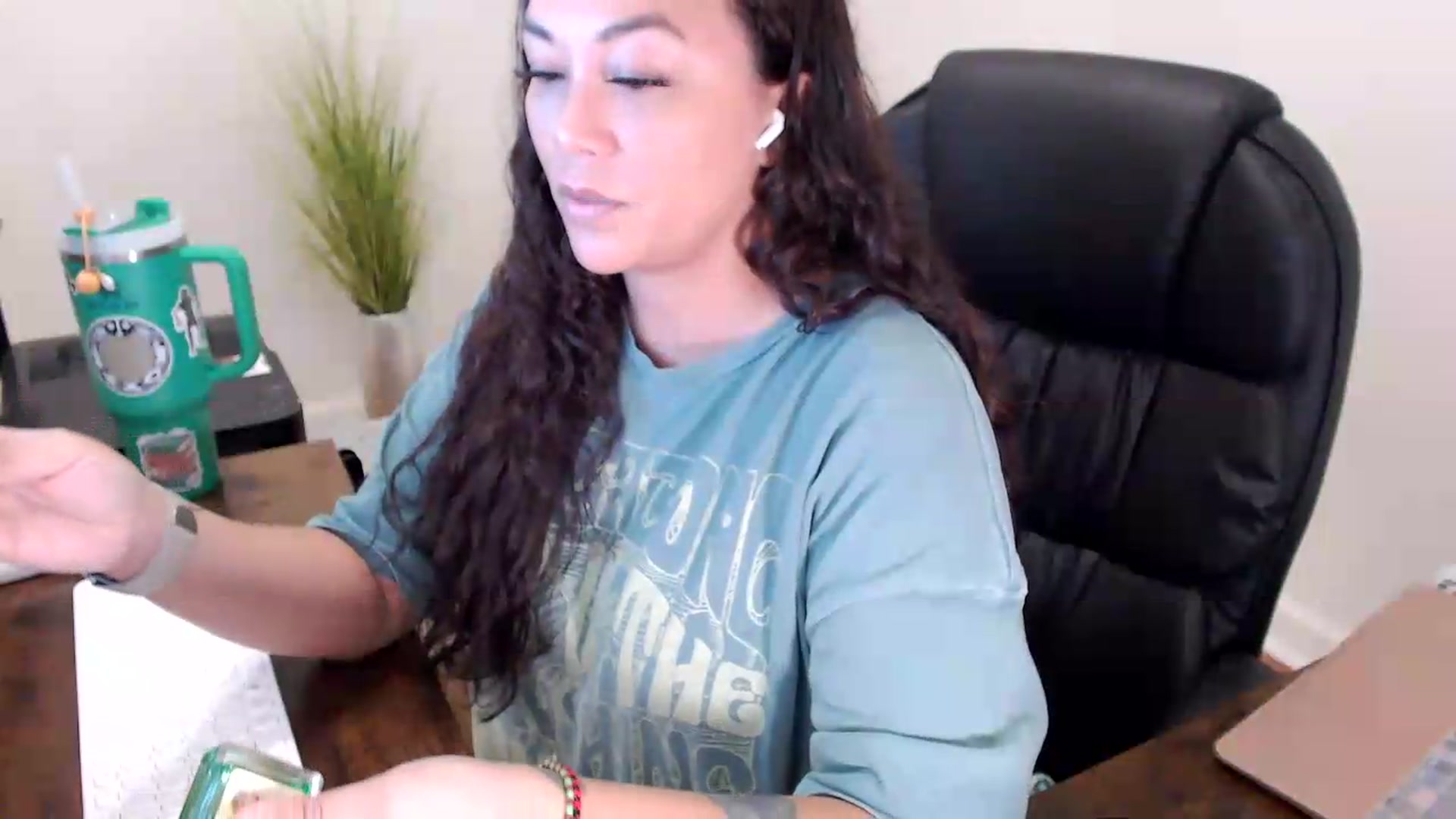 Gallery image thumbnail from MickaylaStar's myfreecams stream on, 06/10/2026, 14:21 image 4 of 20