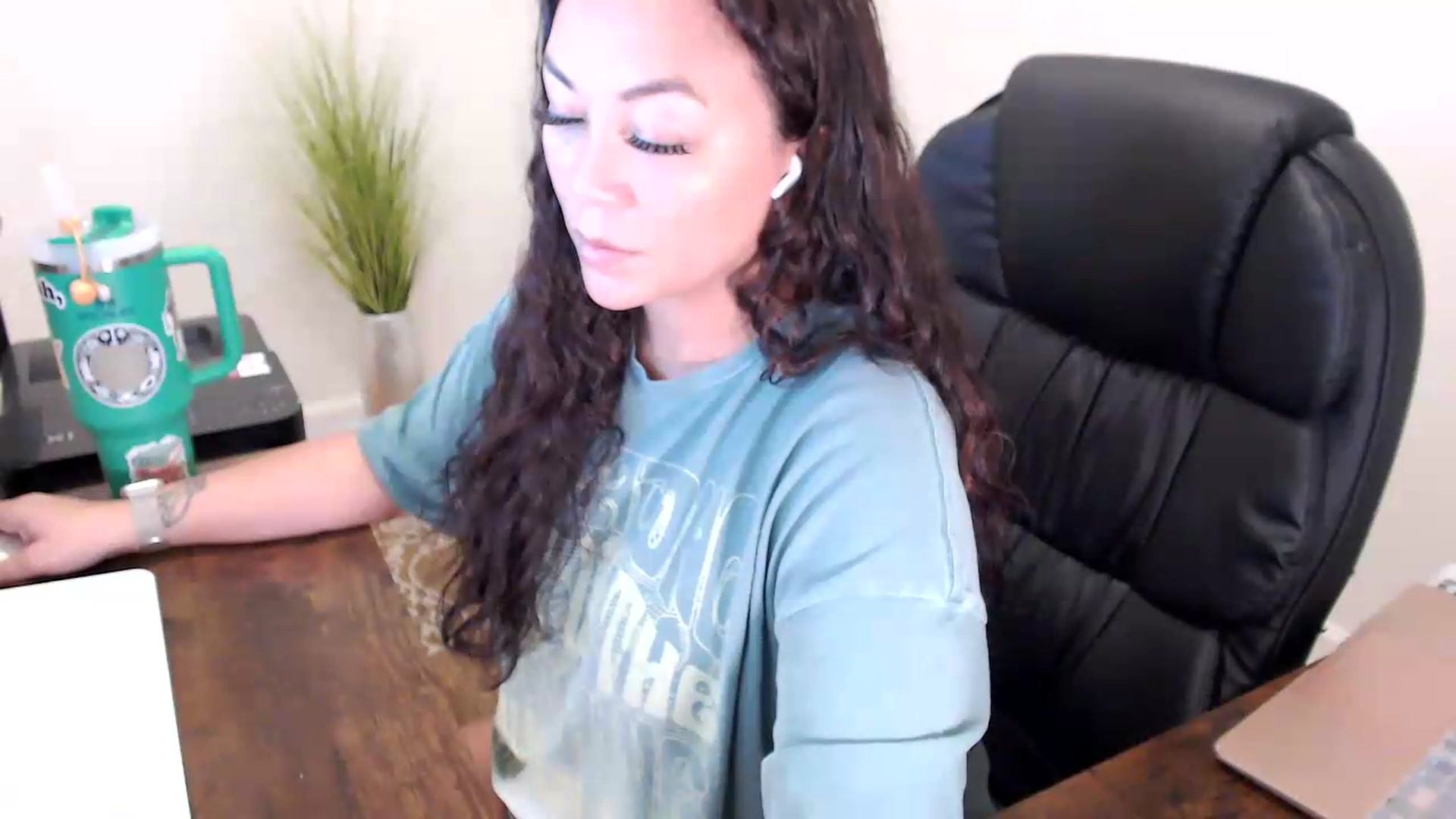 Gallery image thumbnail from MickaylaStar's myfreecams stream on, 06/10/2026, 14:21 image 16 of 20