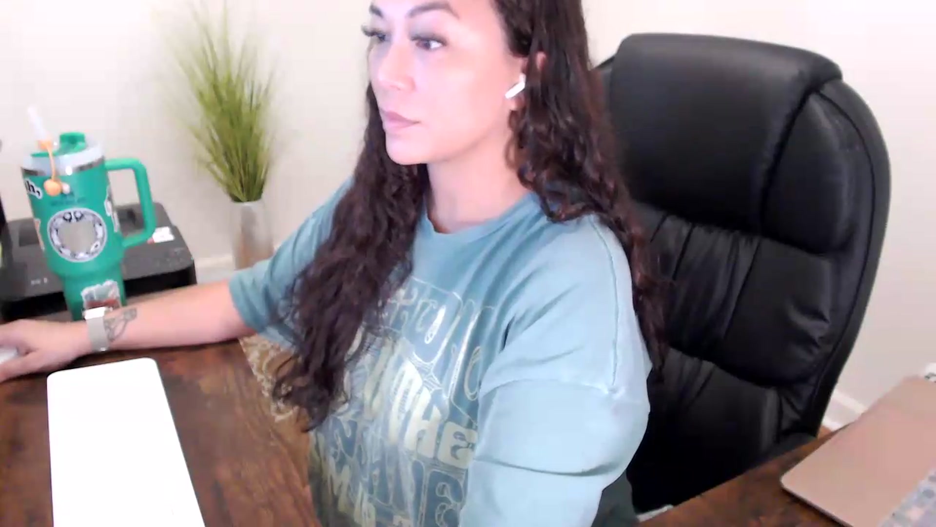 Gallery image thumbnail from MickaylaStar's myfreecams stream on, 06/10/2026, 14:21 image 5 of 20