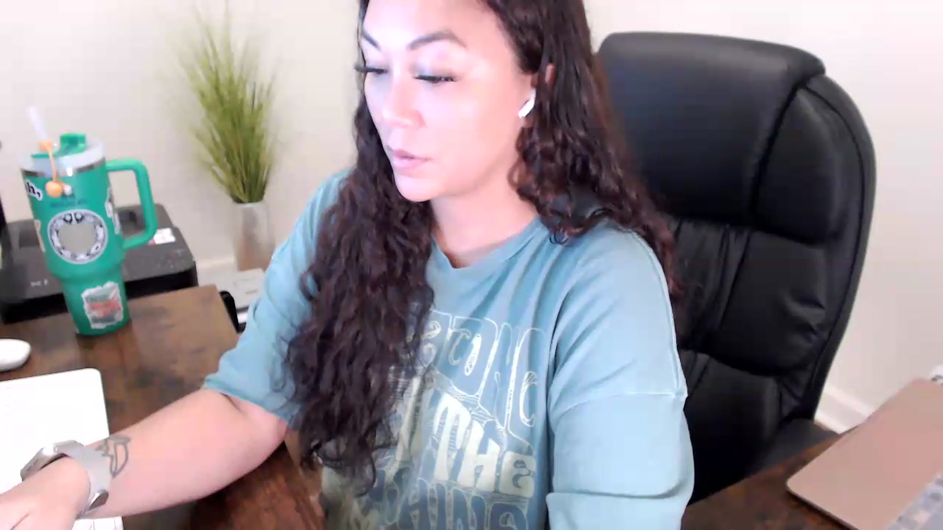 Gallery image thumbnail from MickaylaStar's myfreecams stream on, 06/10/2026, 14:21 image 9 of 20