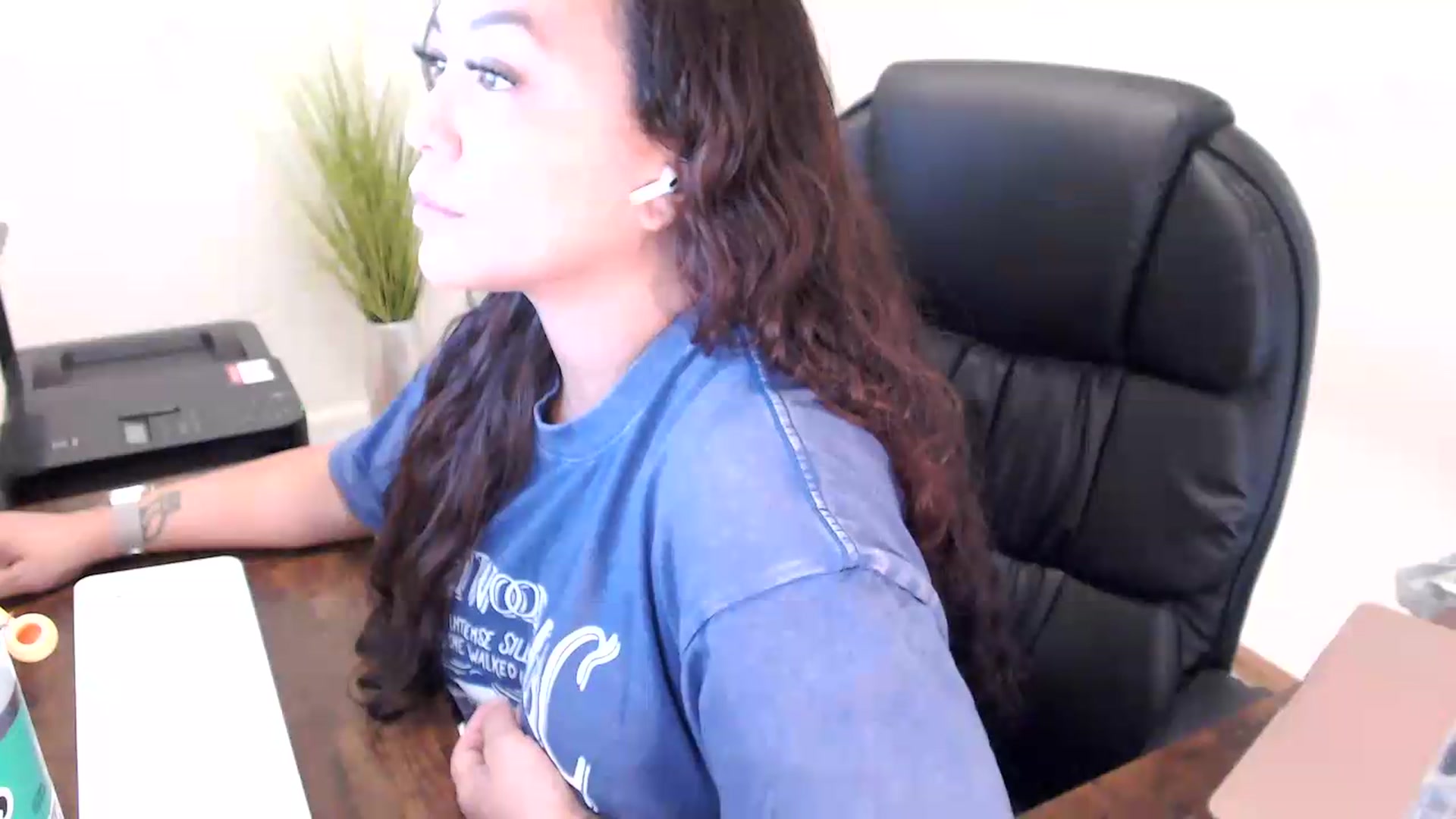 Gallery image thumbnail from MickaylaStar's myfreecams stream on, 06/11/2026, 15:45 image 17 of 20