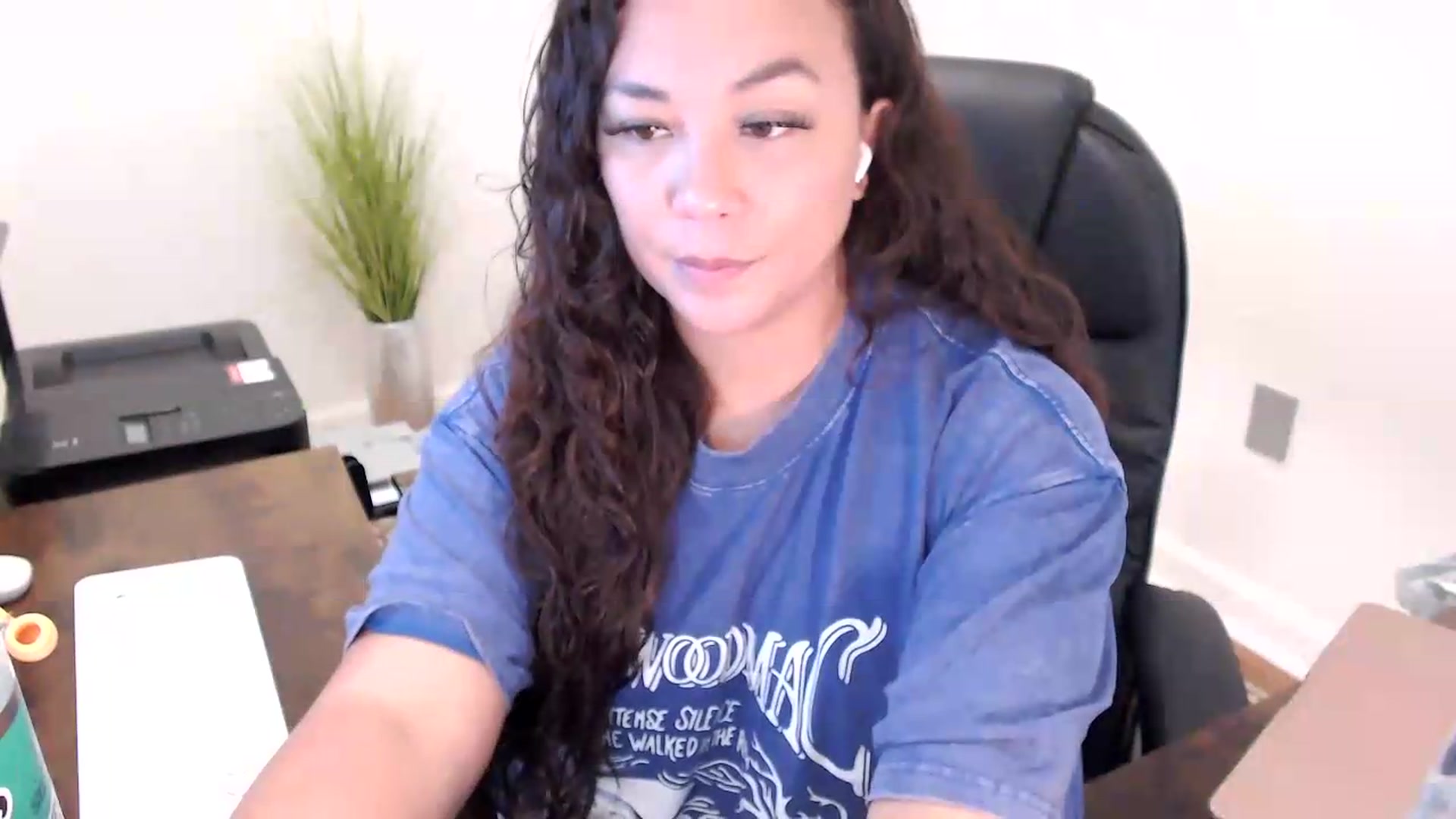 Gallery image thumbnail from MickaylaStar's myfreecams stream on, 06/11/2026, 15:45 image 14 of 20