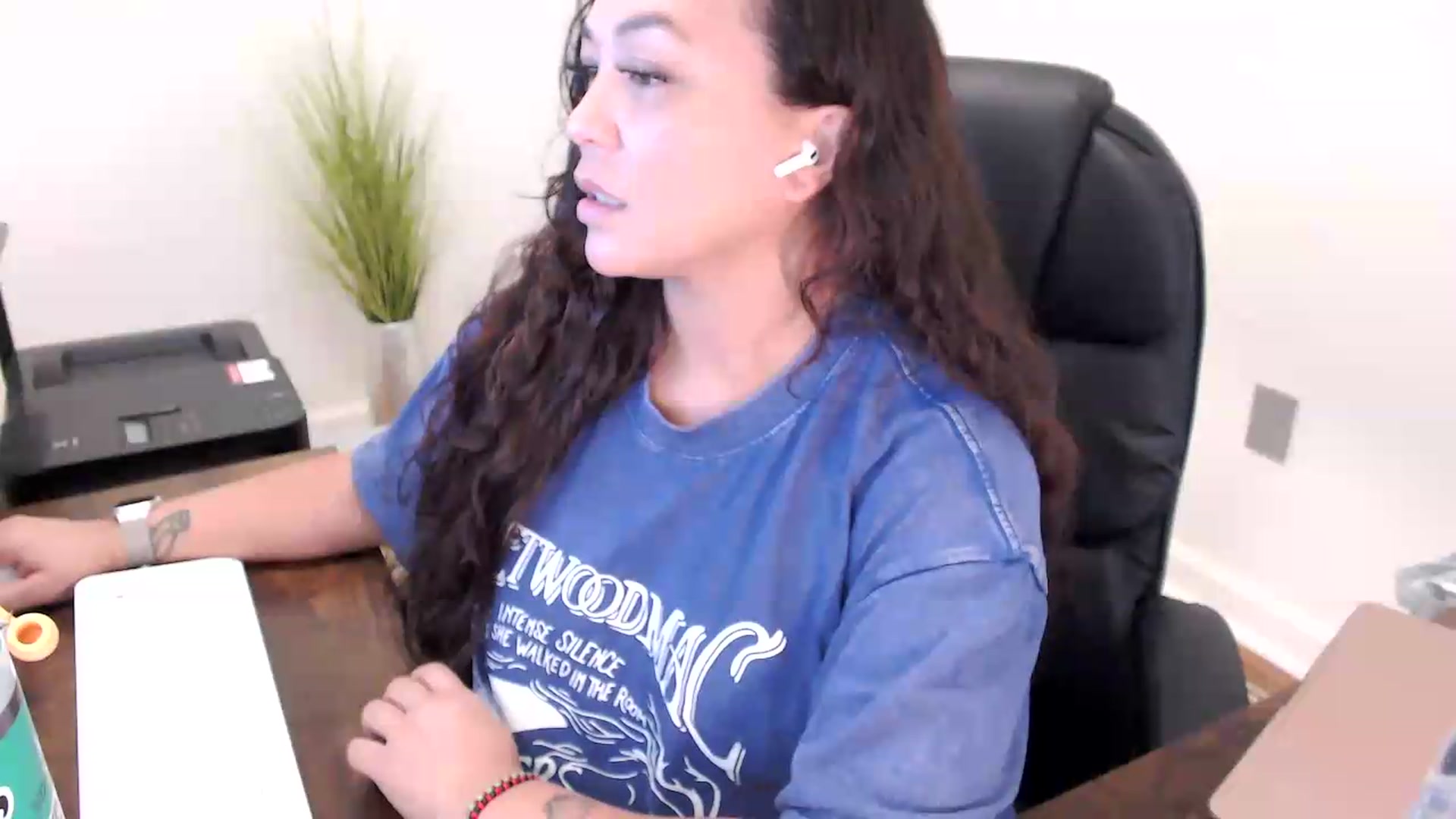 Gallery image thumbnail from MickaylaStar's myfreecams stream on, 06/11/2026, 15:45 image 13 of 20