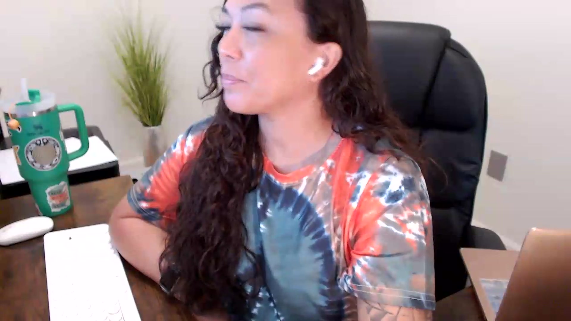 Gallery image thumbnail from MickaylaStar's myfreecams stream on, 06/12/2026, 15:42 image 14 of 20