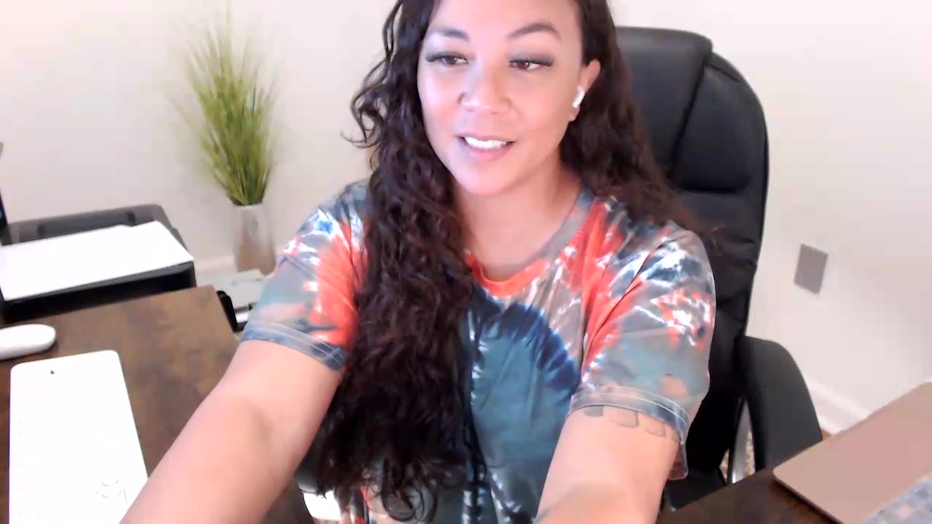 Gallery image thumbnail from MickaylaStar's myfreecams stream on, 06/12/2026, 17:18 image 6 of 20