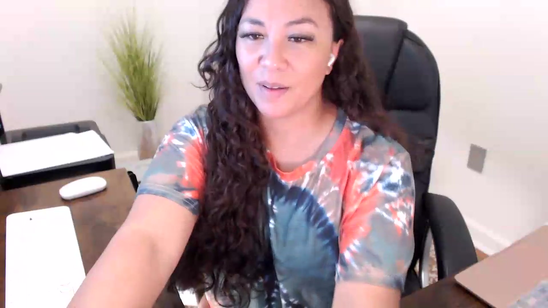 Gallery image thumbnail from MickaylaStar's myfreecams stream on, 06/12/2026, 17:18 image 9 of 20