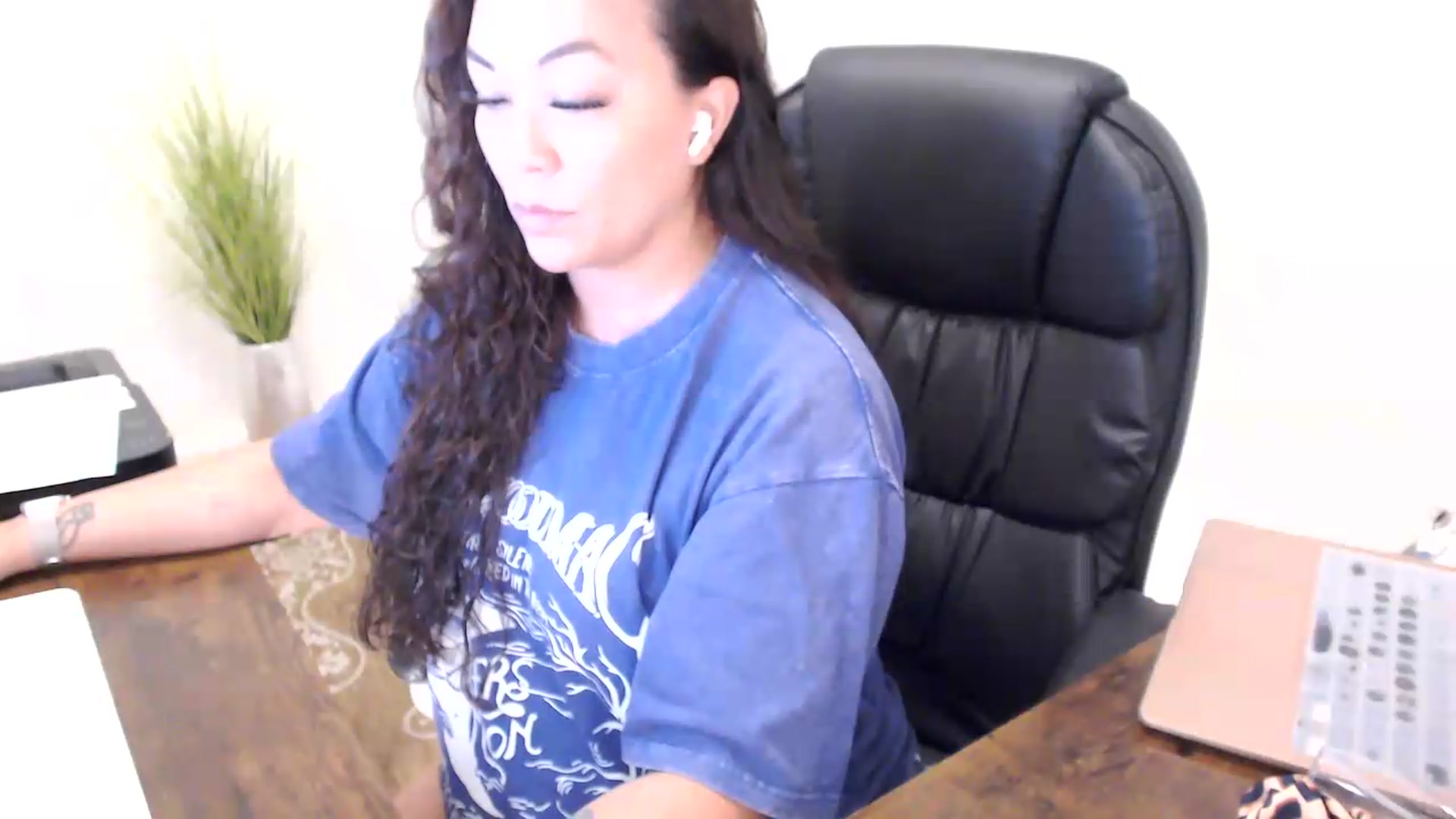 Gallery image thumbnail from MickaylaStar's myfreecams stream on, 06/16/2026, 16:10 image 4 of 20