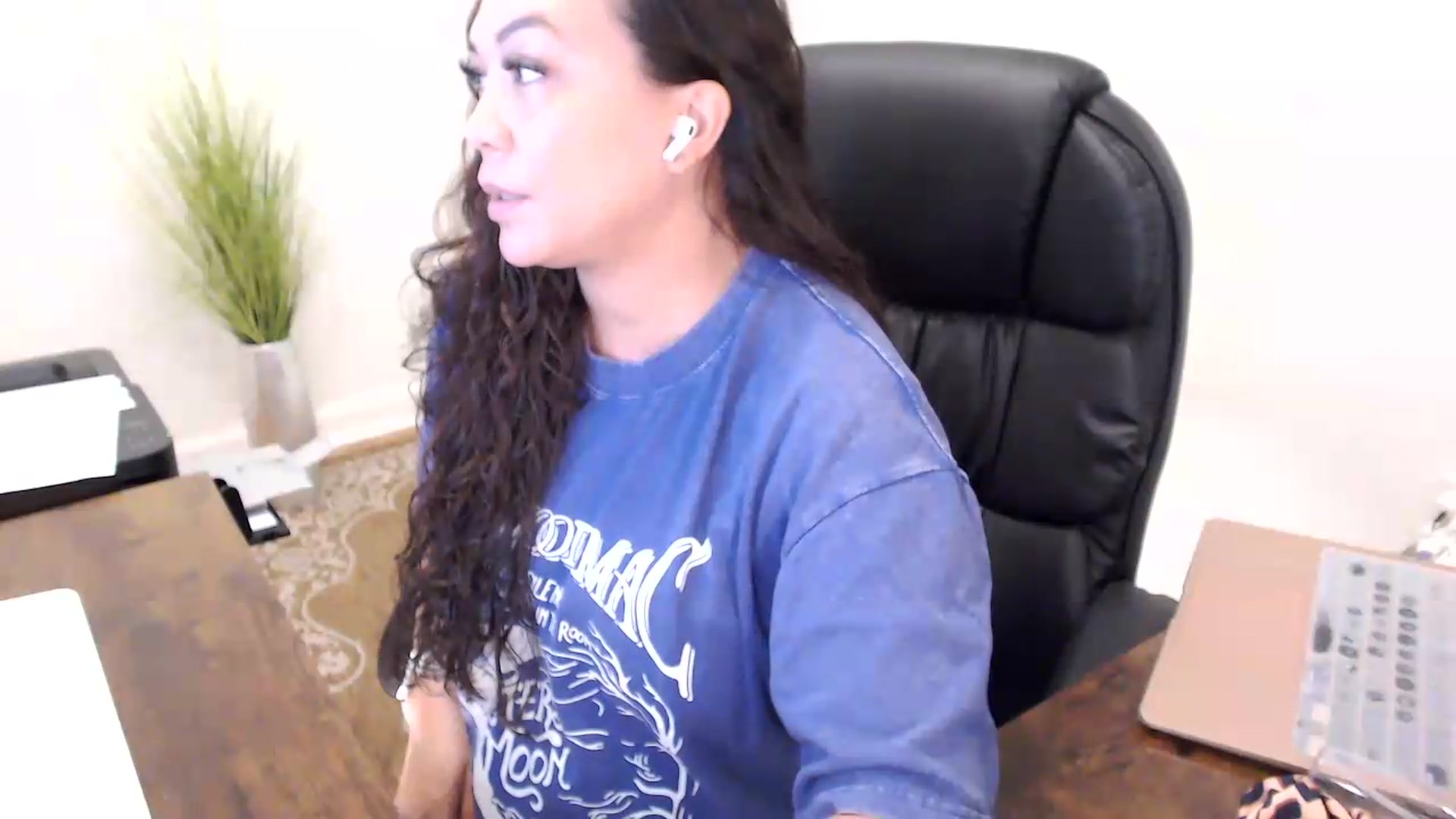 Gallery image thumbnail from MickaylaStar's myfreecams stream on, 06/16/2026, 16:10 image 9 of 20