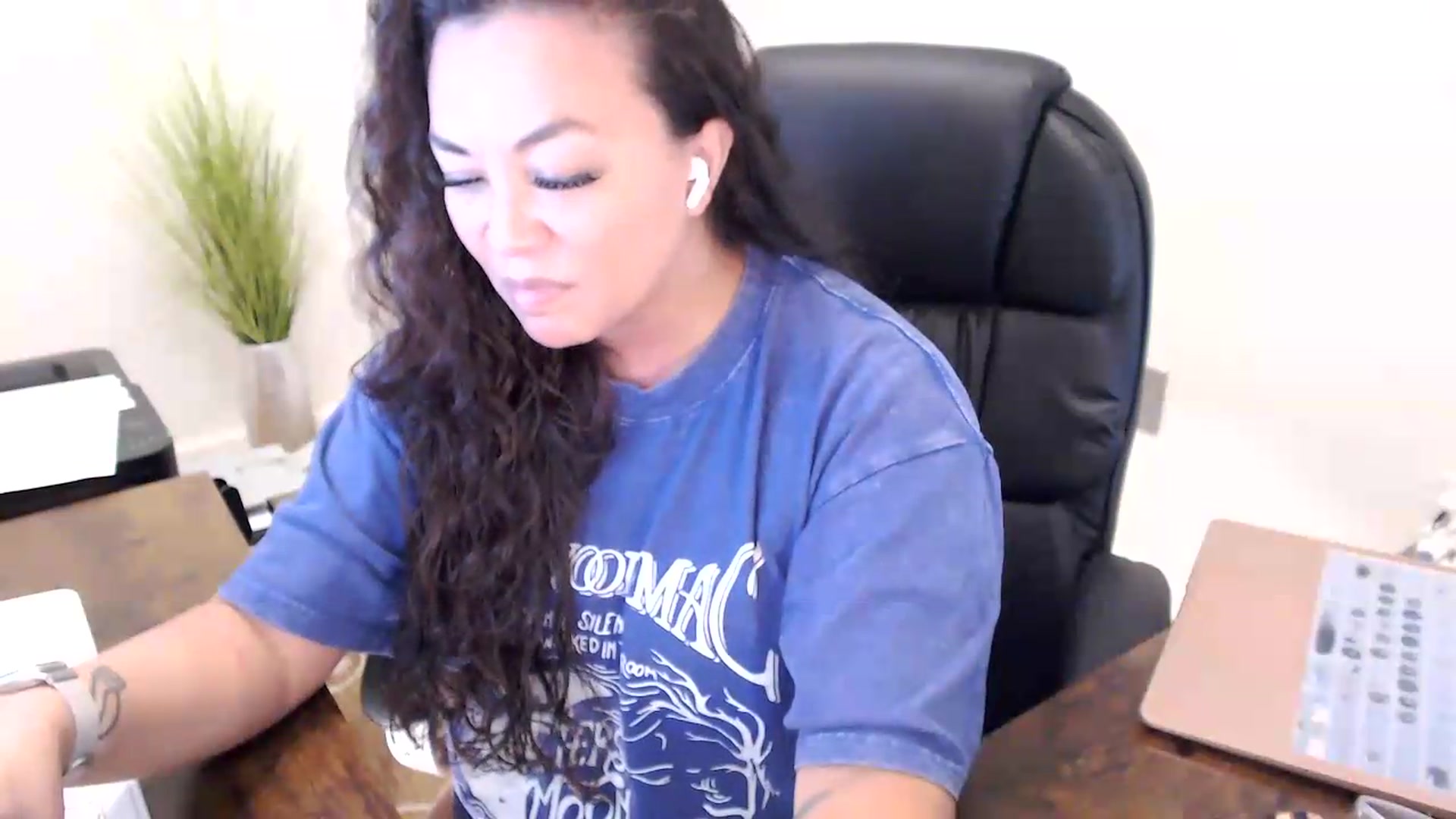 Gallery image thumbnail from MickaylaStar's myfreecams stream on, 06/16/2026, 16:10 image 16 of 20
