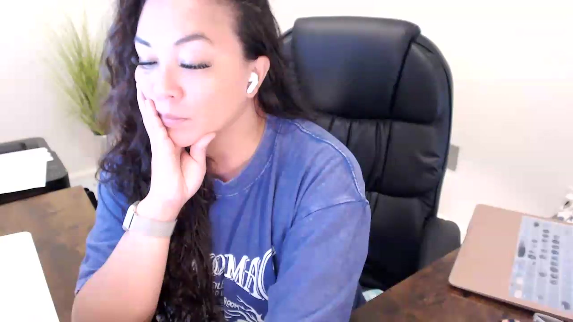 Gallery image thumbnail from MickaylaStar's myfreecams stream on, 06/16/2026, 16:10 image 17 of 20