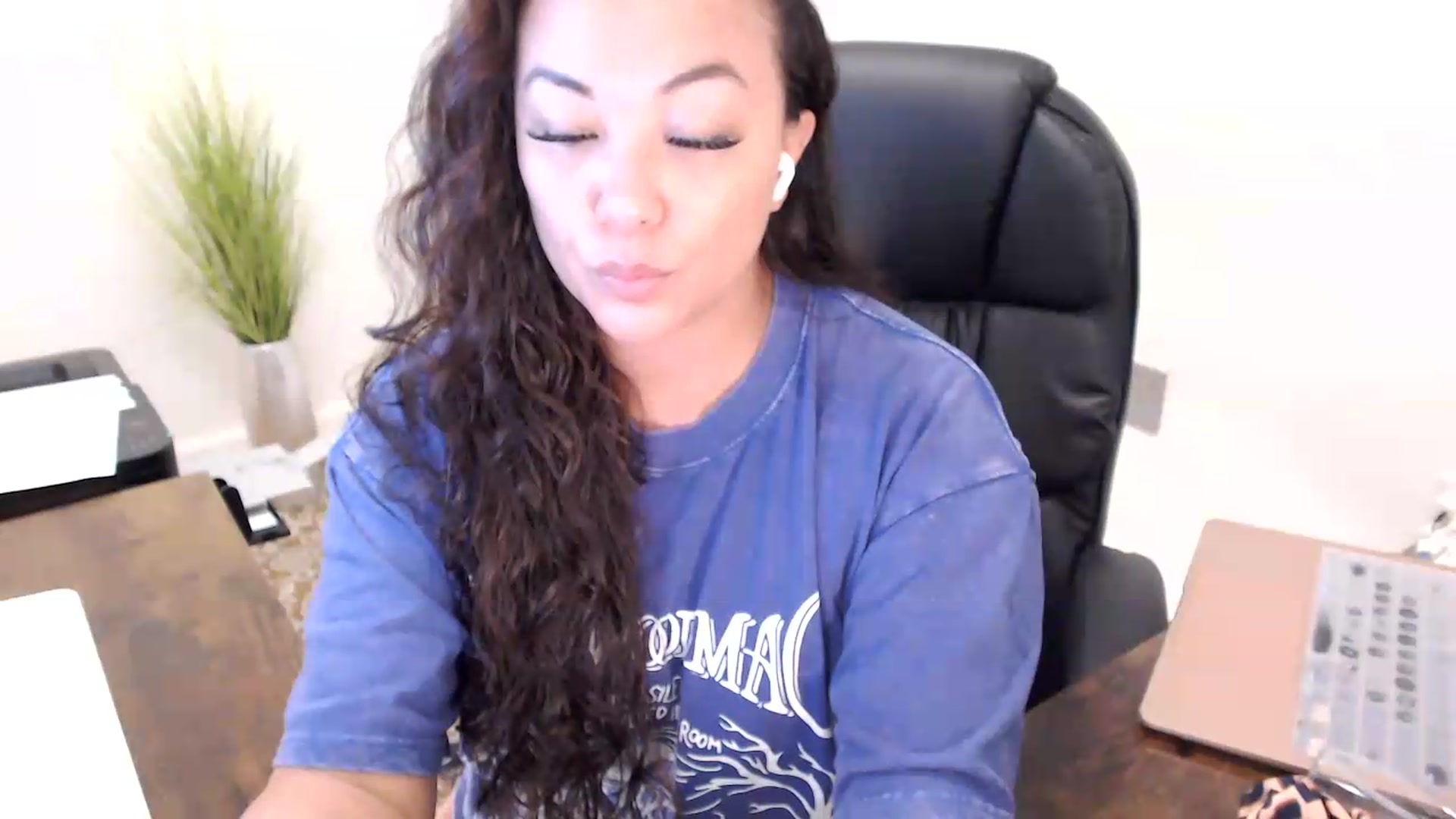 Gallery image thumbnail from MickaylaStar's myfreecams stream on, 06/16/2026, 16:10 image 5 of 20