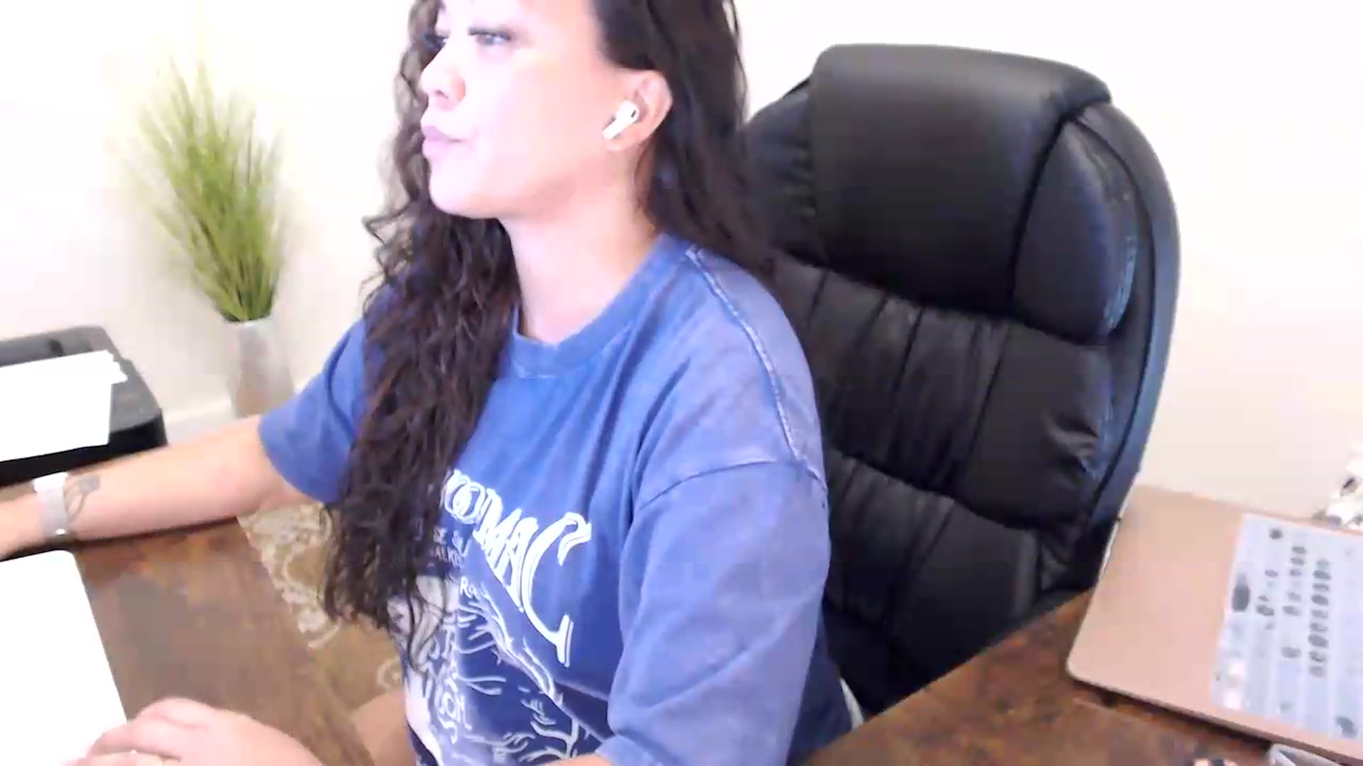 Gallery image thumbnail from MickaylaStar's myfreecams stream on, 06/16/2026, 16:10 image 15 of 20