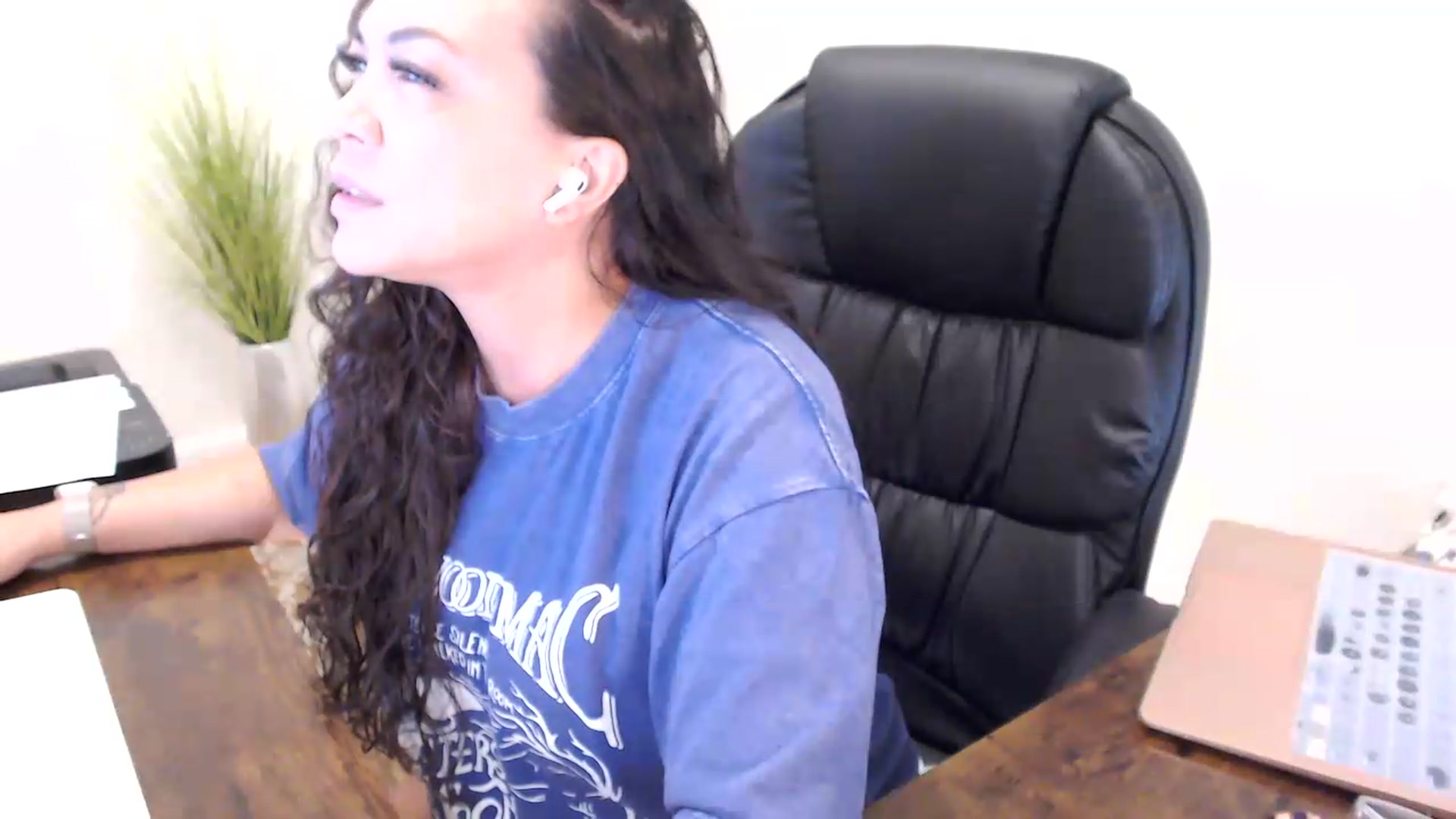 Gallery image thumbnail from MickaylaStar's myfreecams stream on, 06/16/2026, 16:10 image 18 of 20
