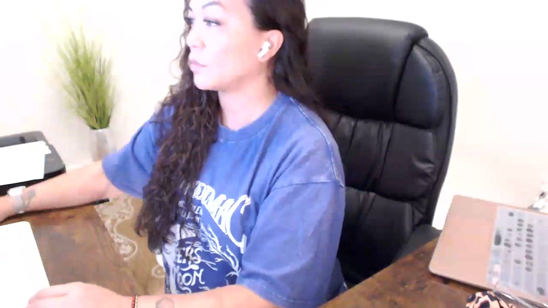 Gallery image thumbnail from MickaylaStar's myfreecams stream on, 06/16/2026, 16:10 image 3 of 20