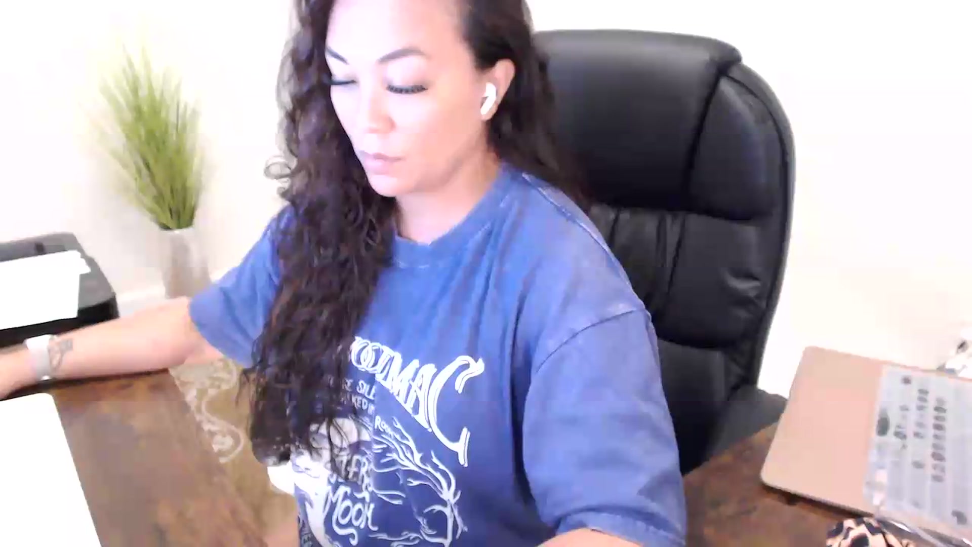 Gallery image thumbnail from MickaylaStar's myfreecams stream on, 06/16/2026, 16:10 image 13 of 20