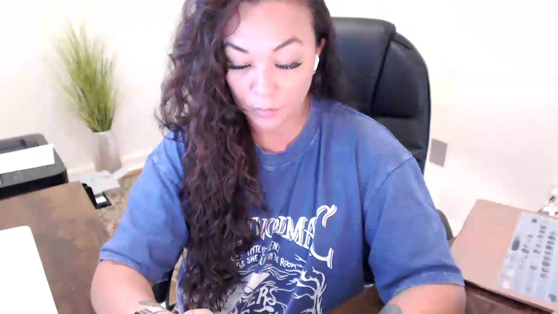 Gallery image thumbnail from MickaylaStar's myfreecams stream on, 06/16/2026, 16:46 image 14 of 20