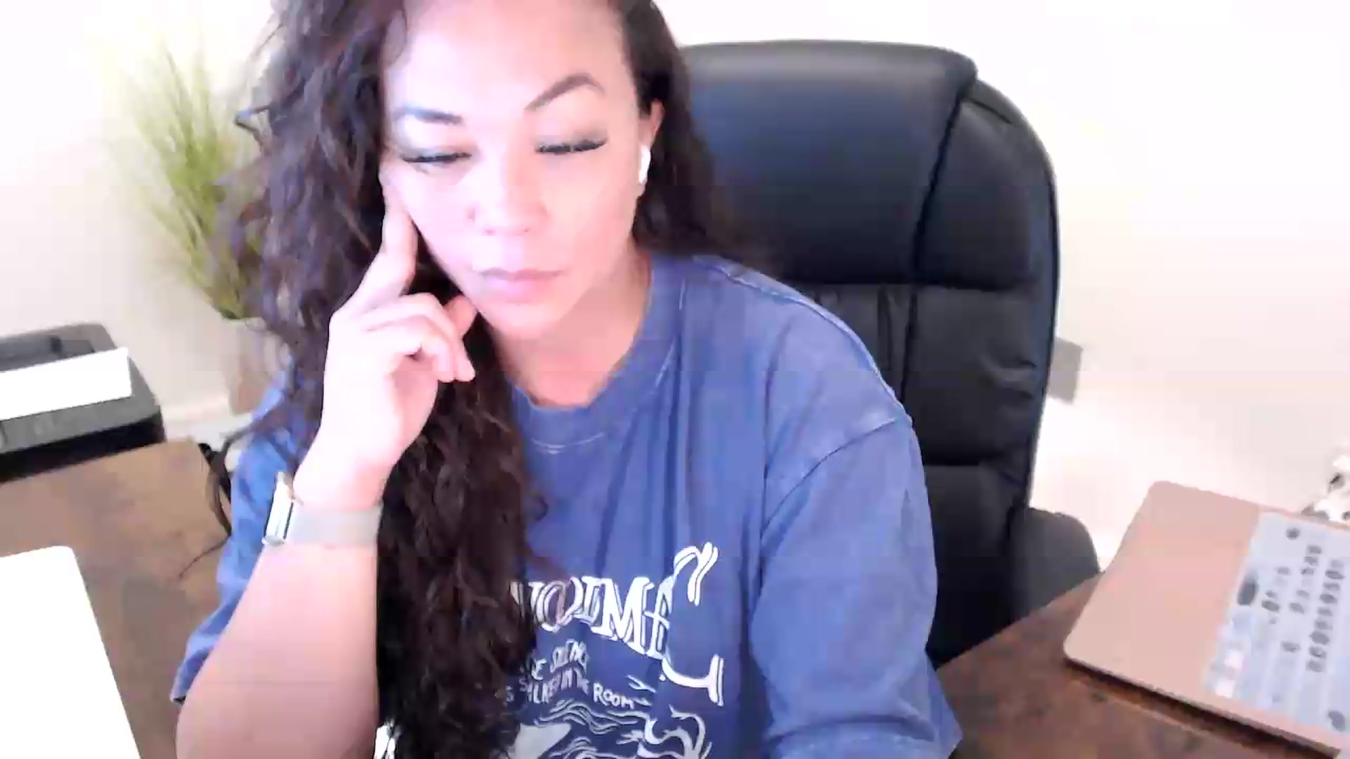 Gallery image thumbnail from MickaylaStar's myfreecams stream on, 06/16/2026, 16:46 image 10 of 20