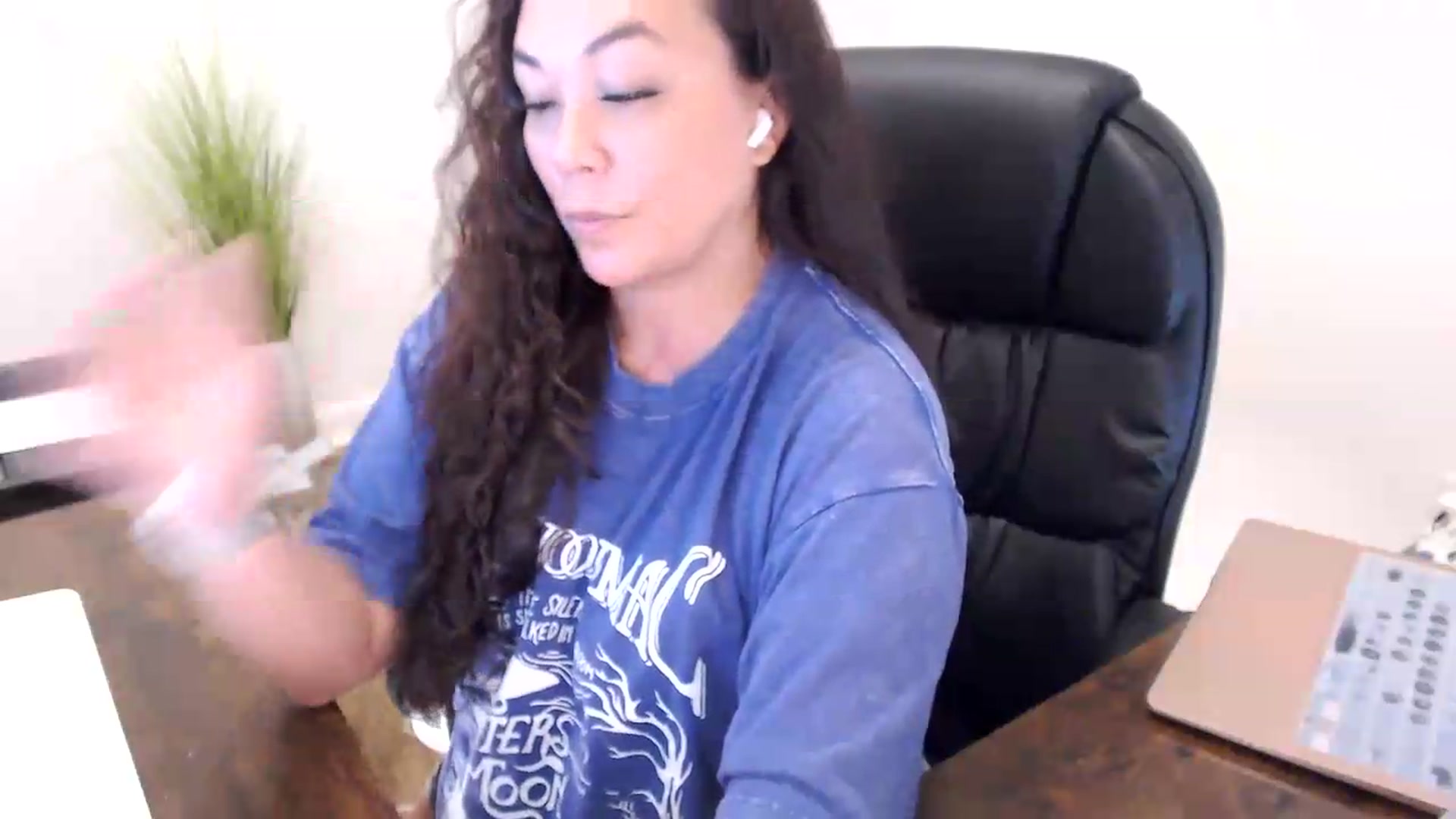 Gallery image thumbnail from MickaylaStar's myfreecams stream on, 06/16/2026, 16:46 image 19 of 20
