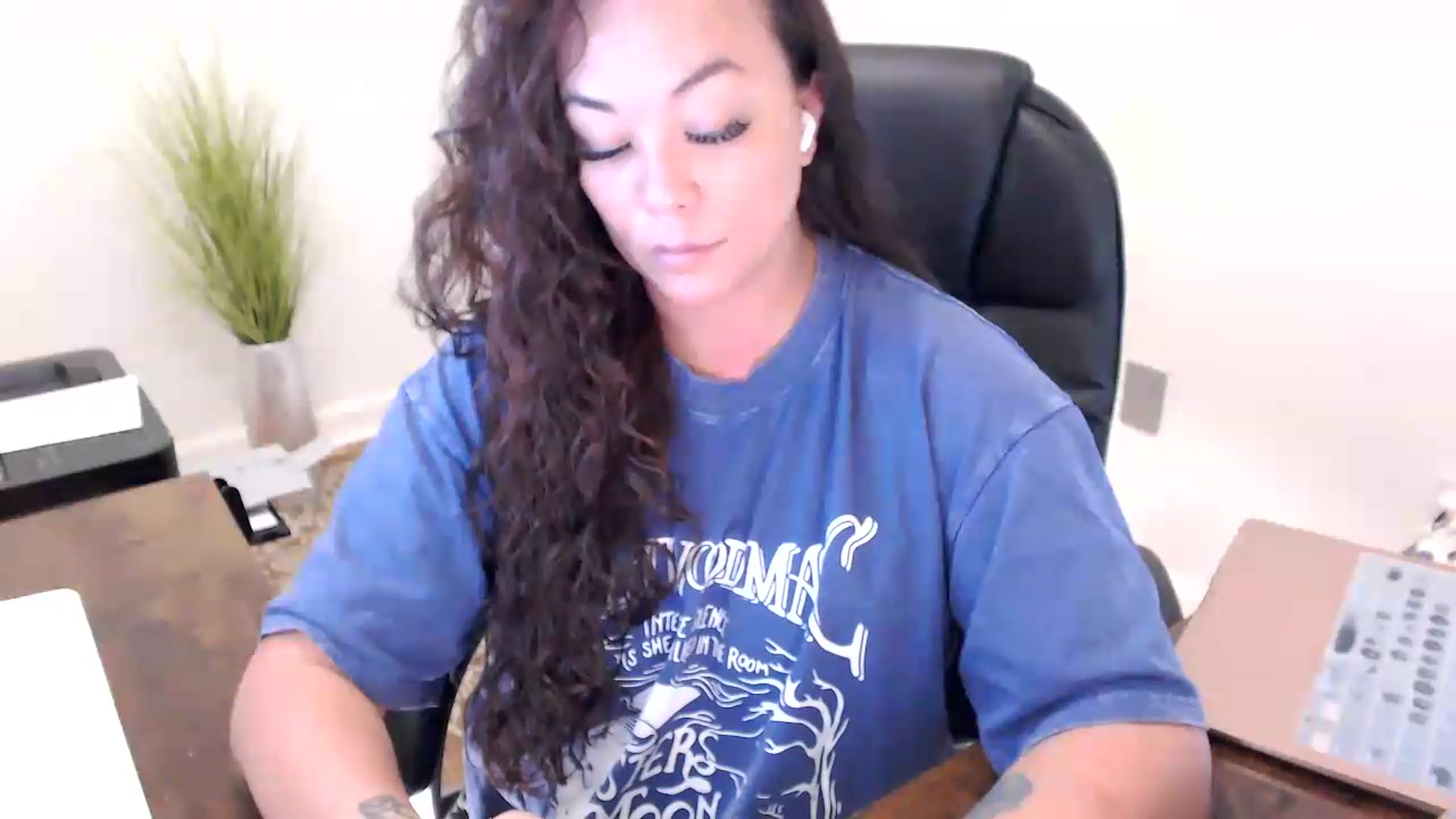 Gallery image thumbnail from MickaylaStar's myfreecams stream on, 06/16/2026, 16:46 image 15 of 20