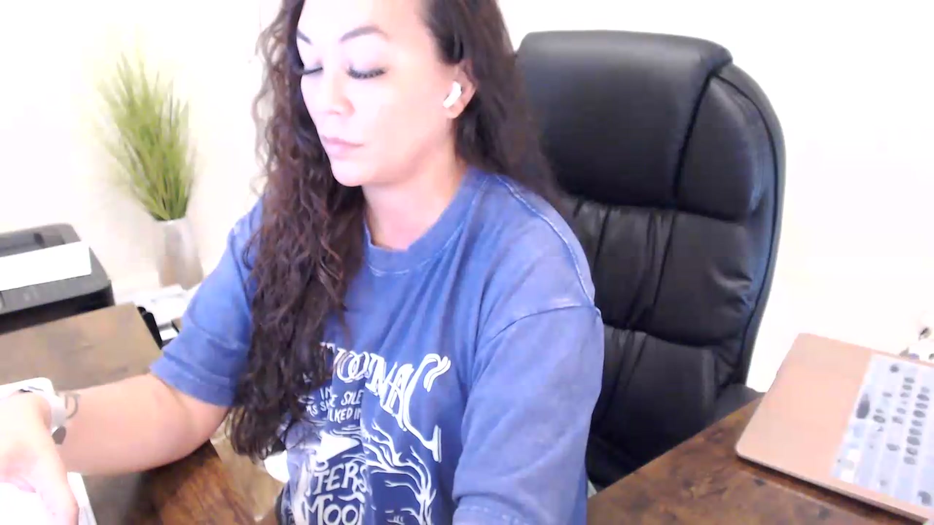 Gallery image thumbnail from MickaylaStar's myfreecams stream on, 06/16/2026, 16:46 image 17 of 20