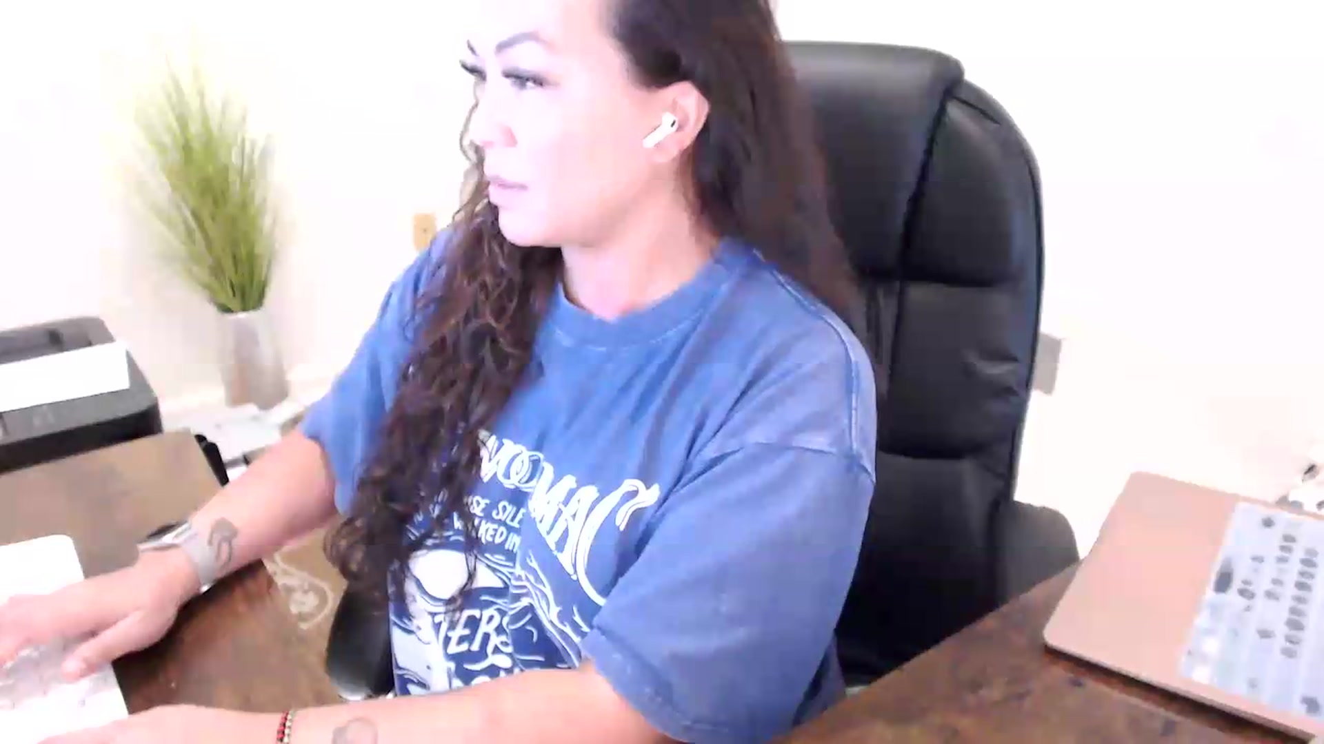 Gallery image thumbnail from MickaylaStar's myfreecams stream on, 06/16/2026, 16:46 image 3 of 20