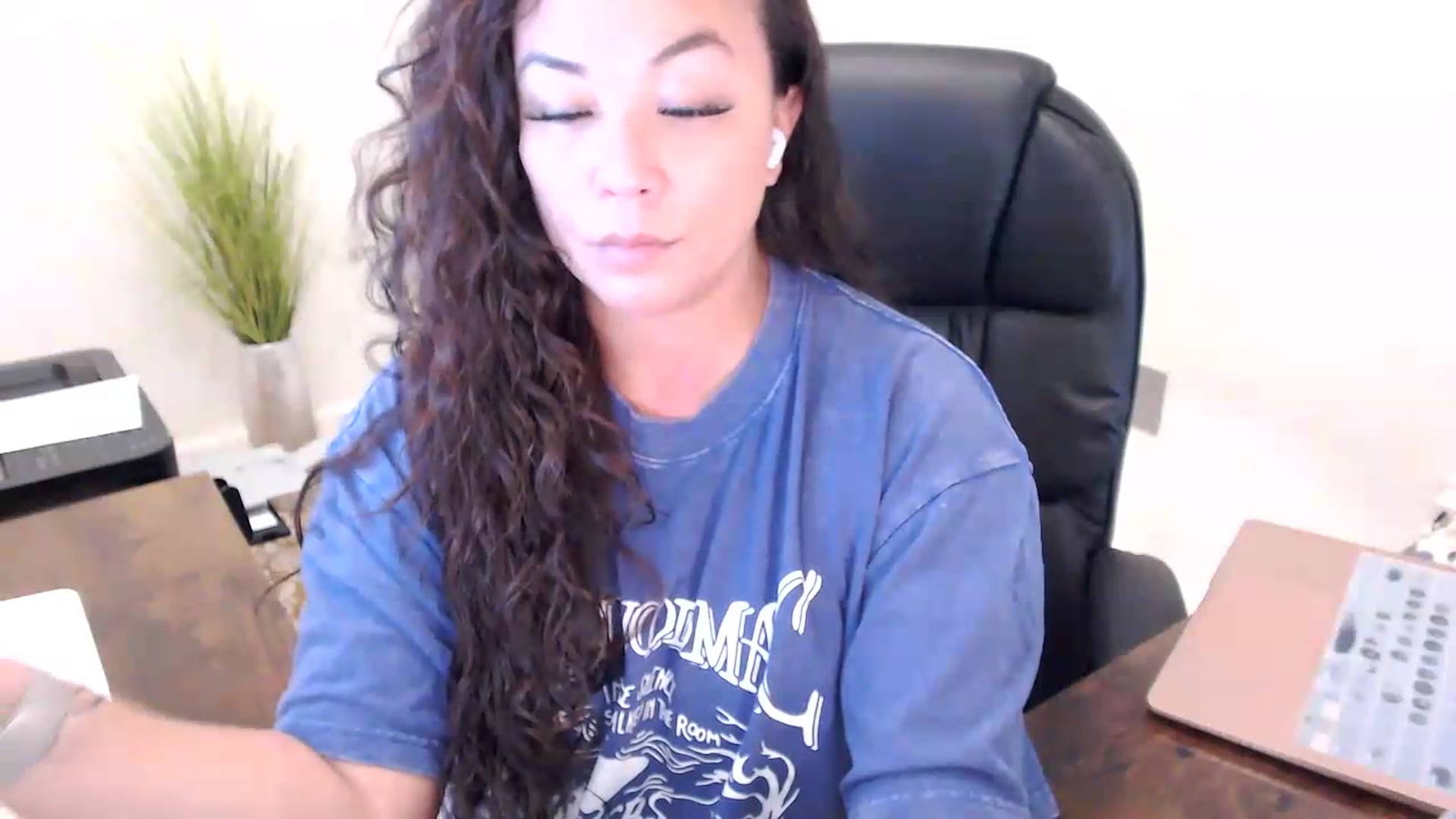 Gallery image thumbnail from MickaylaStar's myfreecams stream on, 06/16/2026, 16:46 image 11 of 20